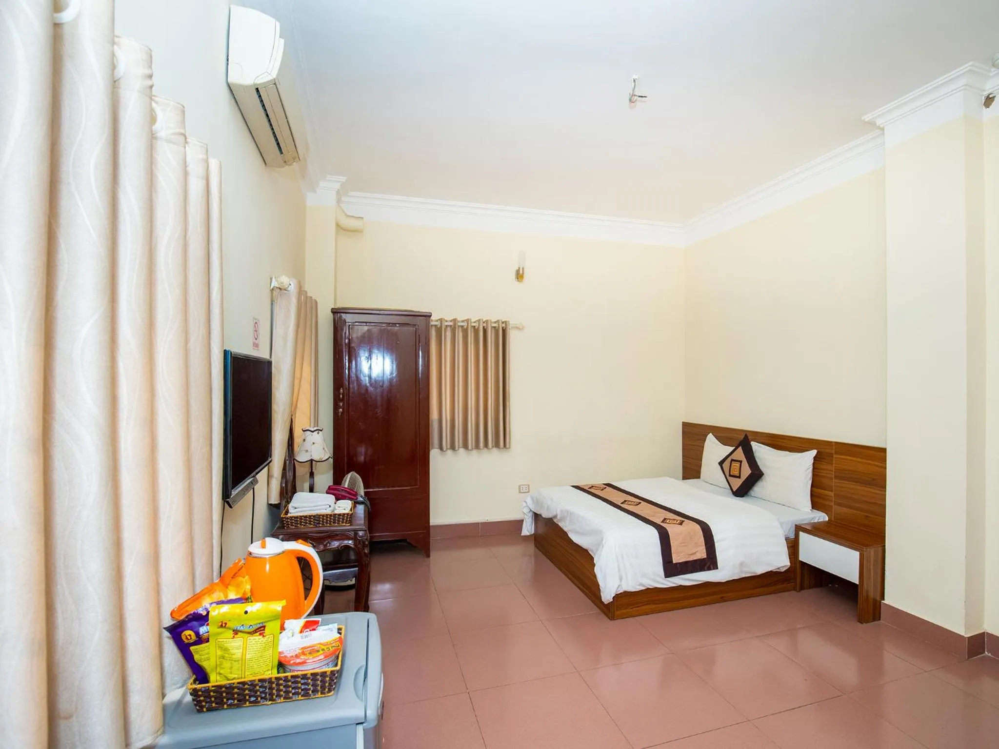 Photo of the whole room, Bed in Ho Sen Xanh Hotel