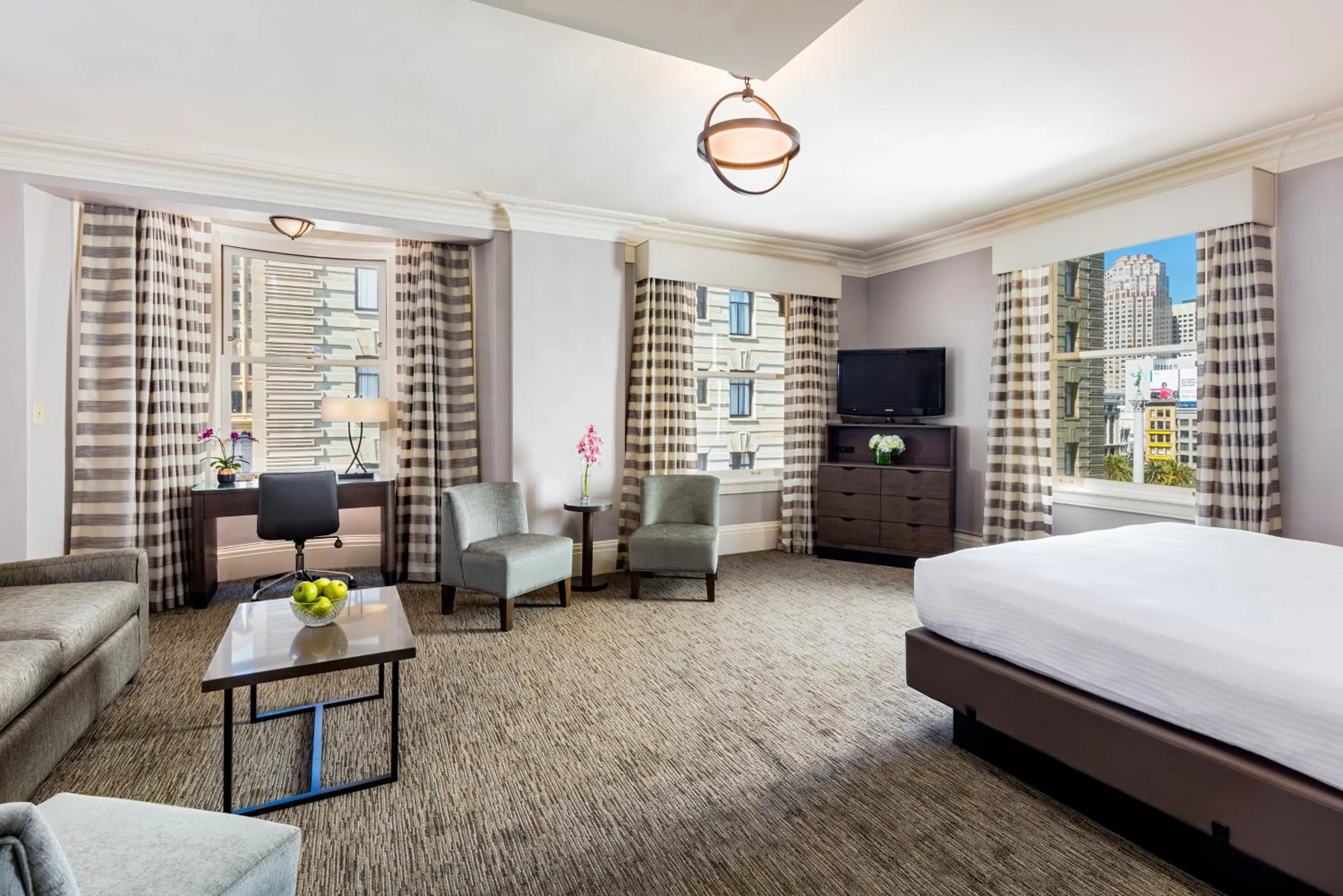 Bed in Handlery Union Square Hotel