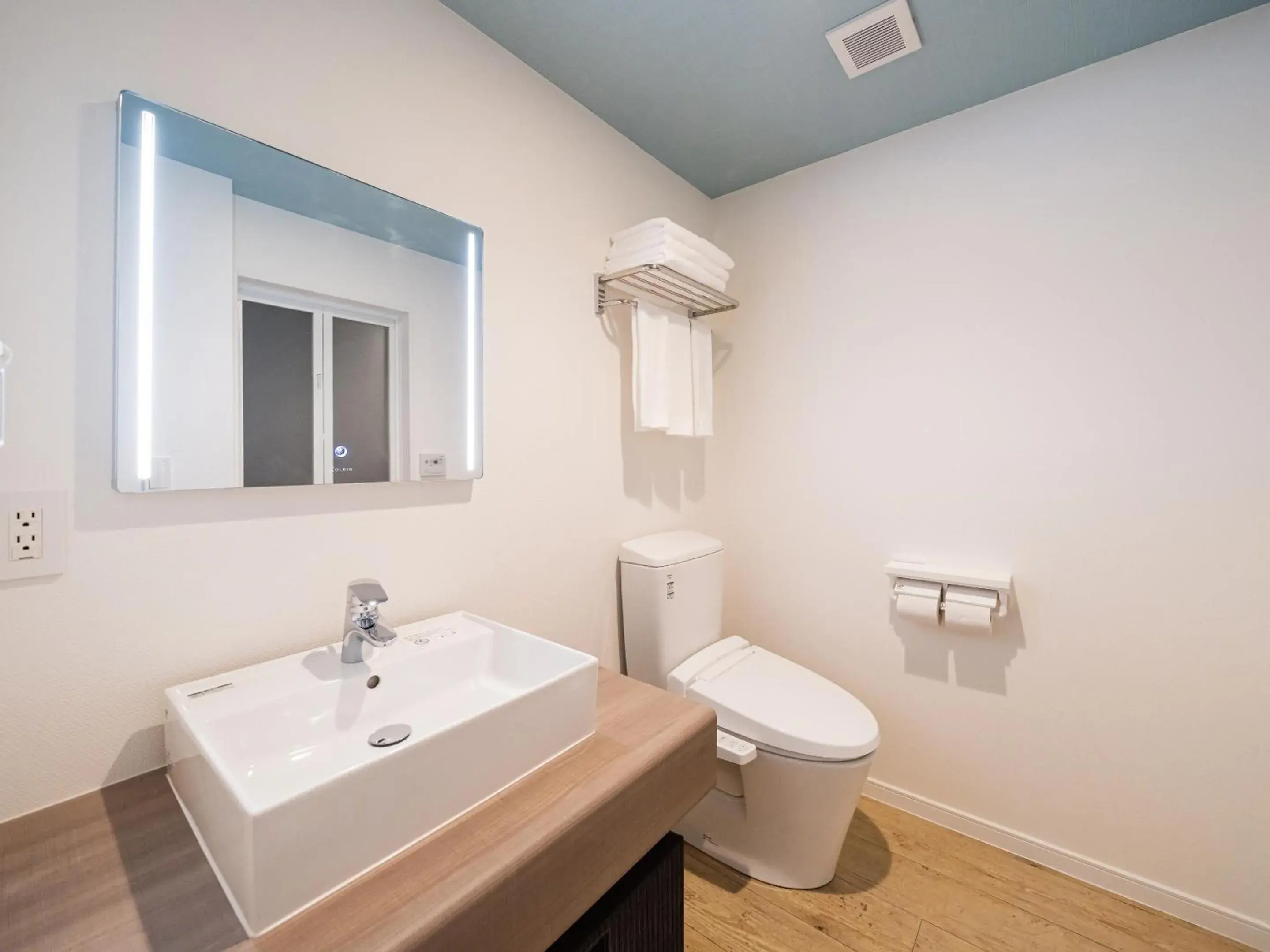 Toilet in Aqua Palace Chatan by Coldio Premium Toilet in Aqua Palace Chatan by Coldio Premium