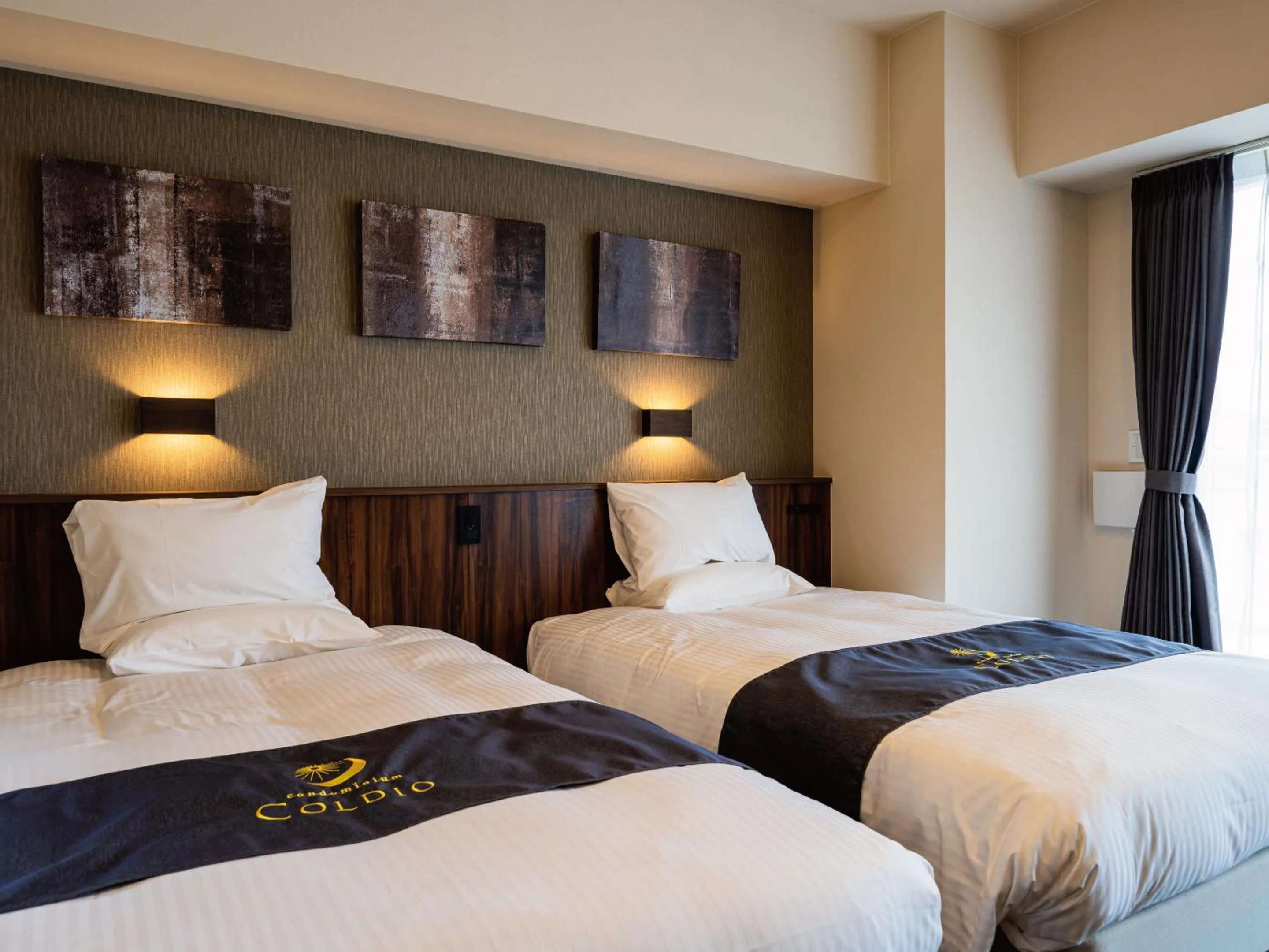 Bed in Aqua Palace Chatan by Coldio Premium