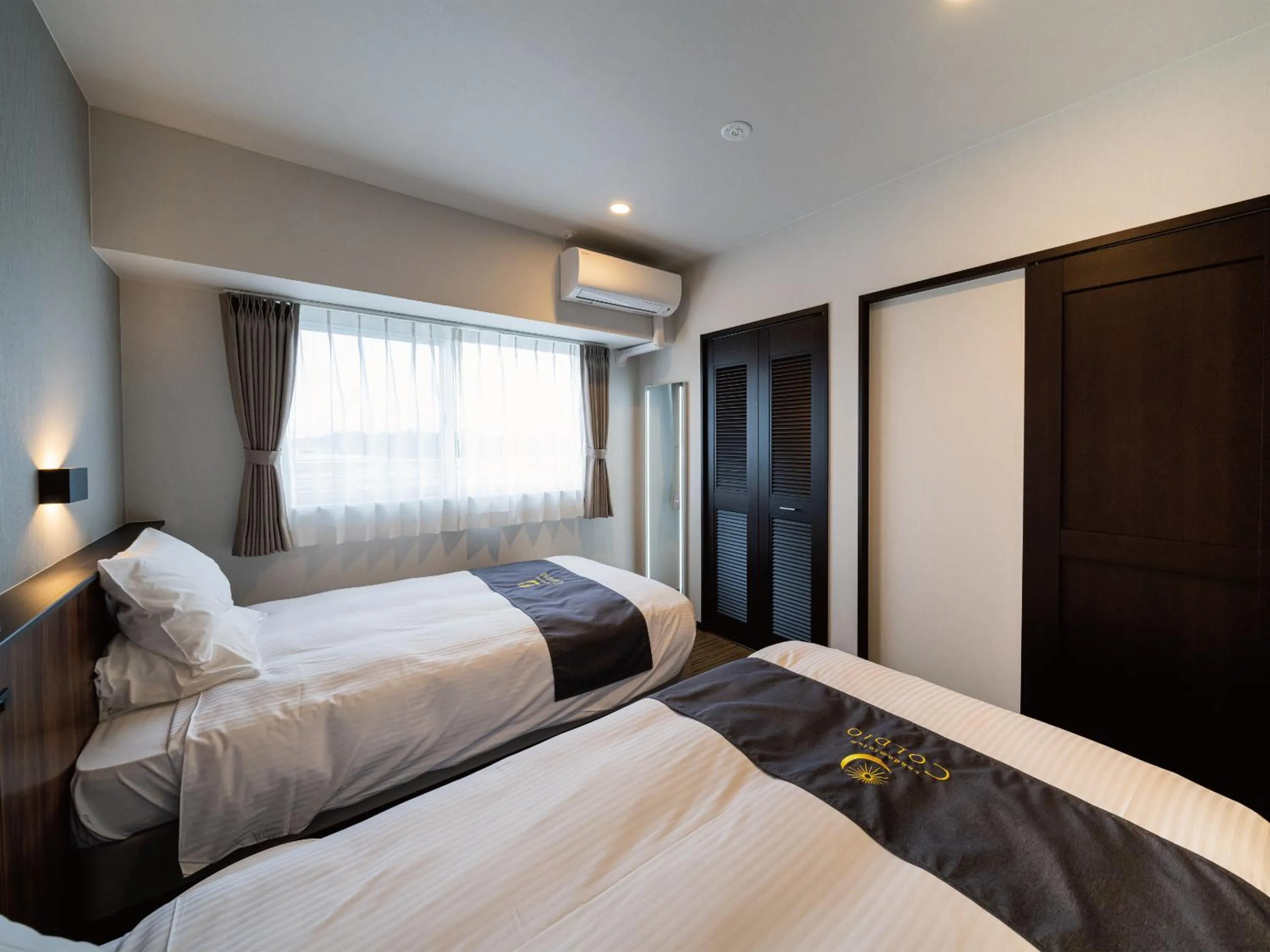 Bed in Aqua Palace Chatan by Coldio Premium