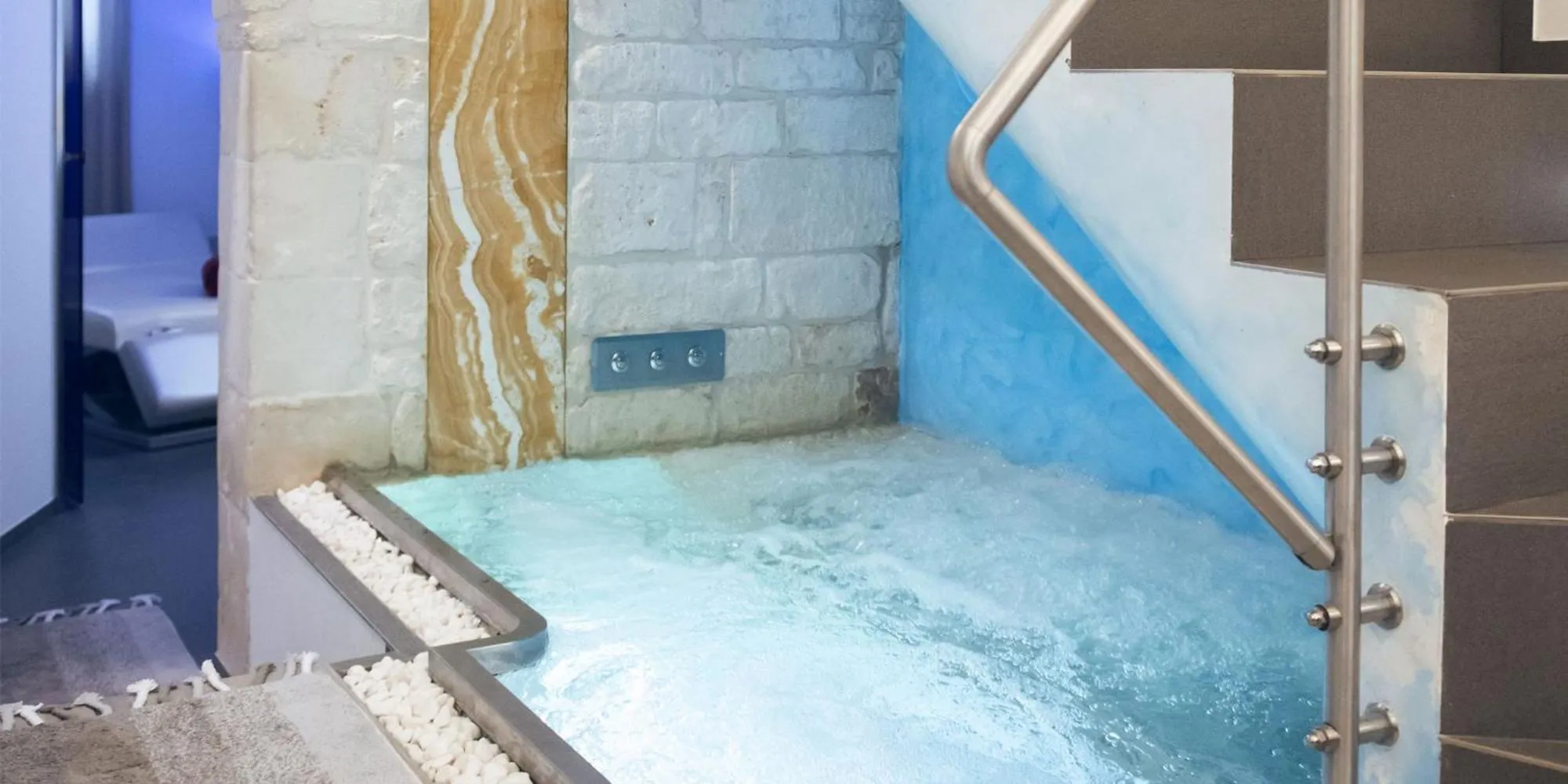 Swimming pool in Suite San Martino