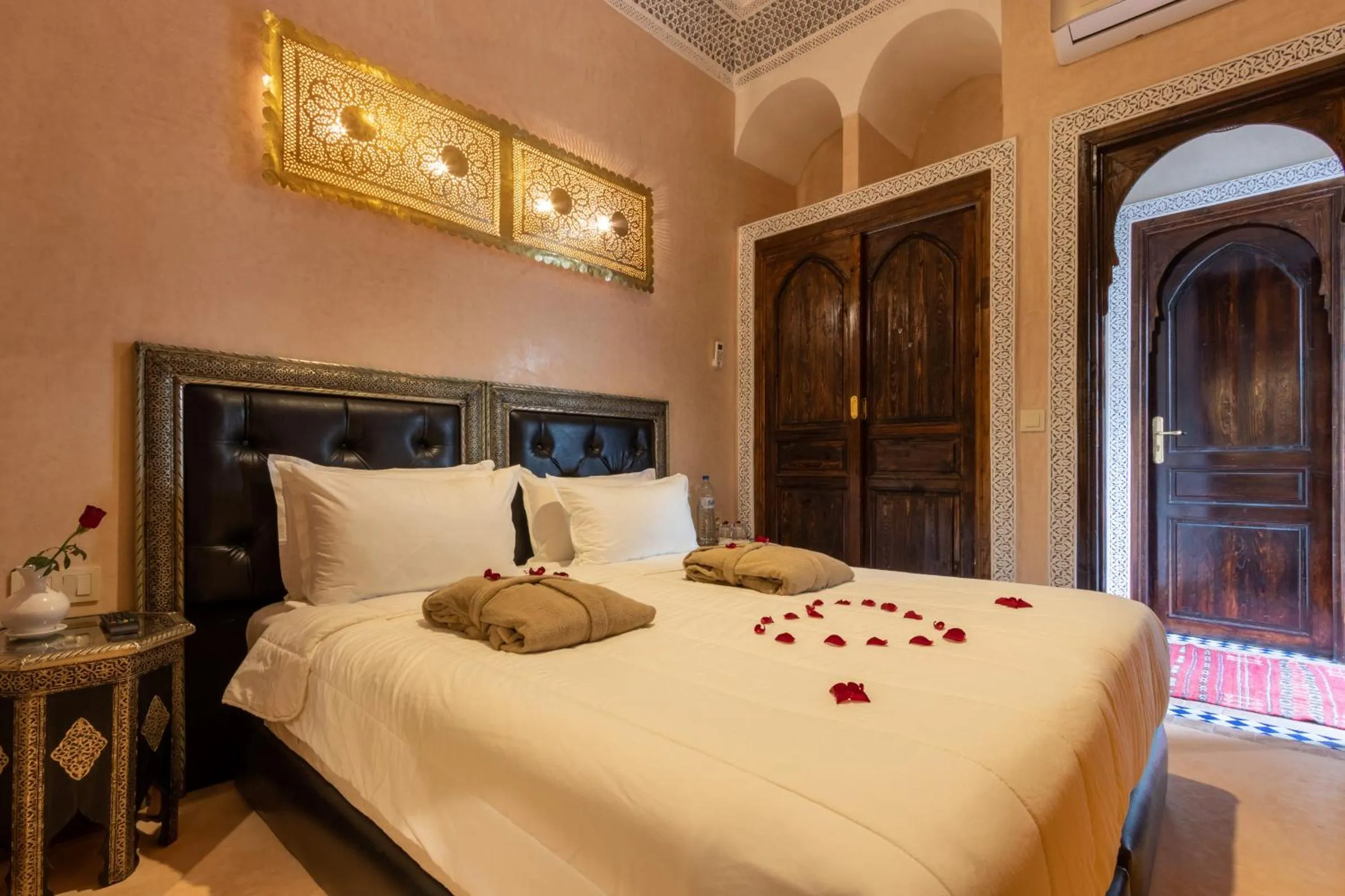 Bed in Riad Medina Art & Suites