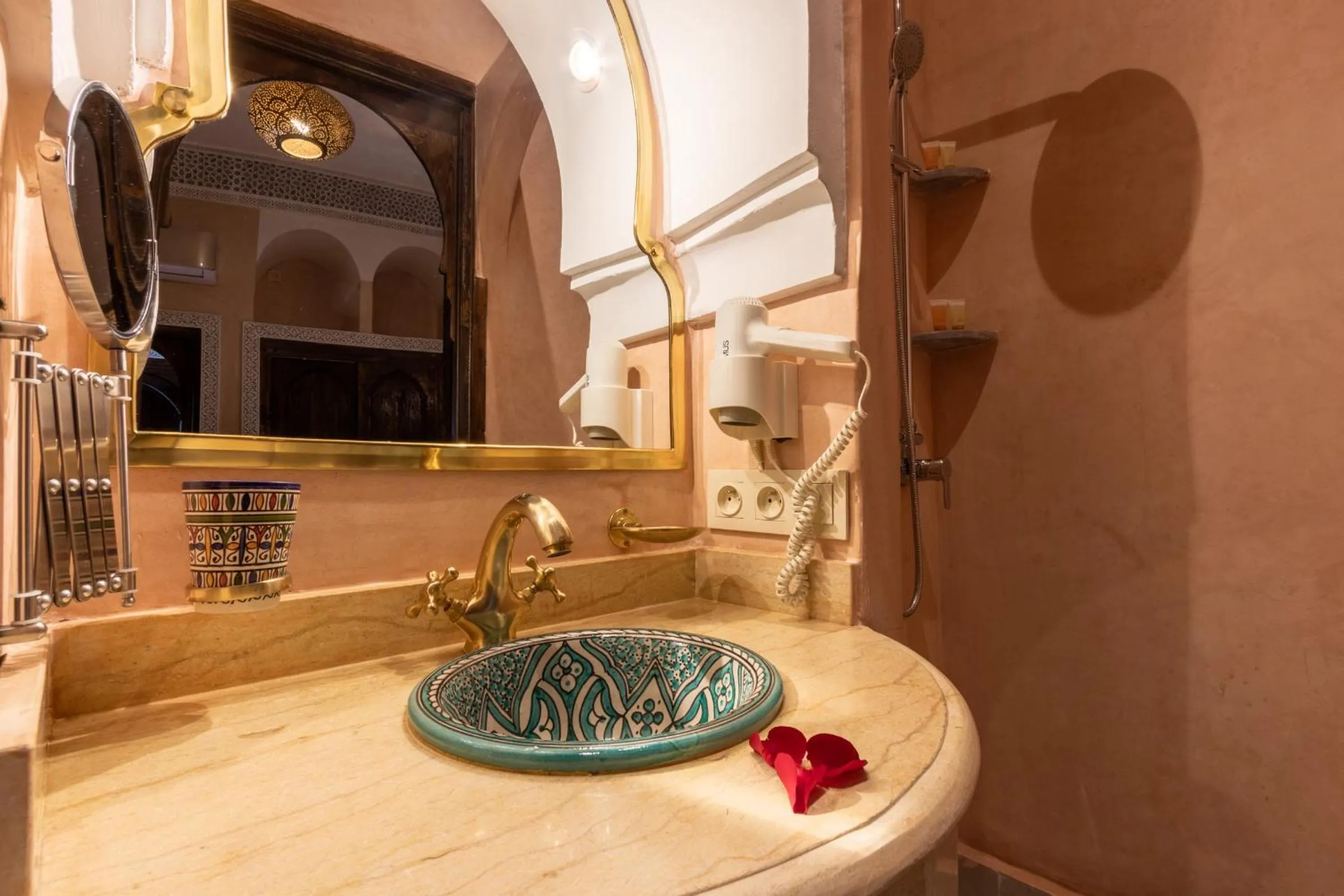 Bathroom in Riad Medina Art & Suites