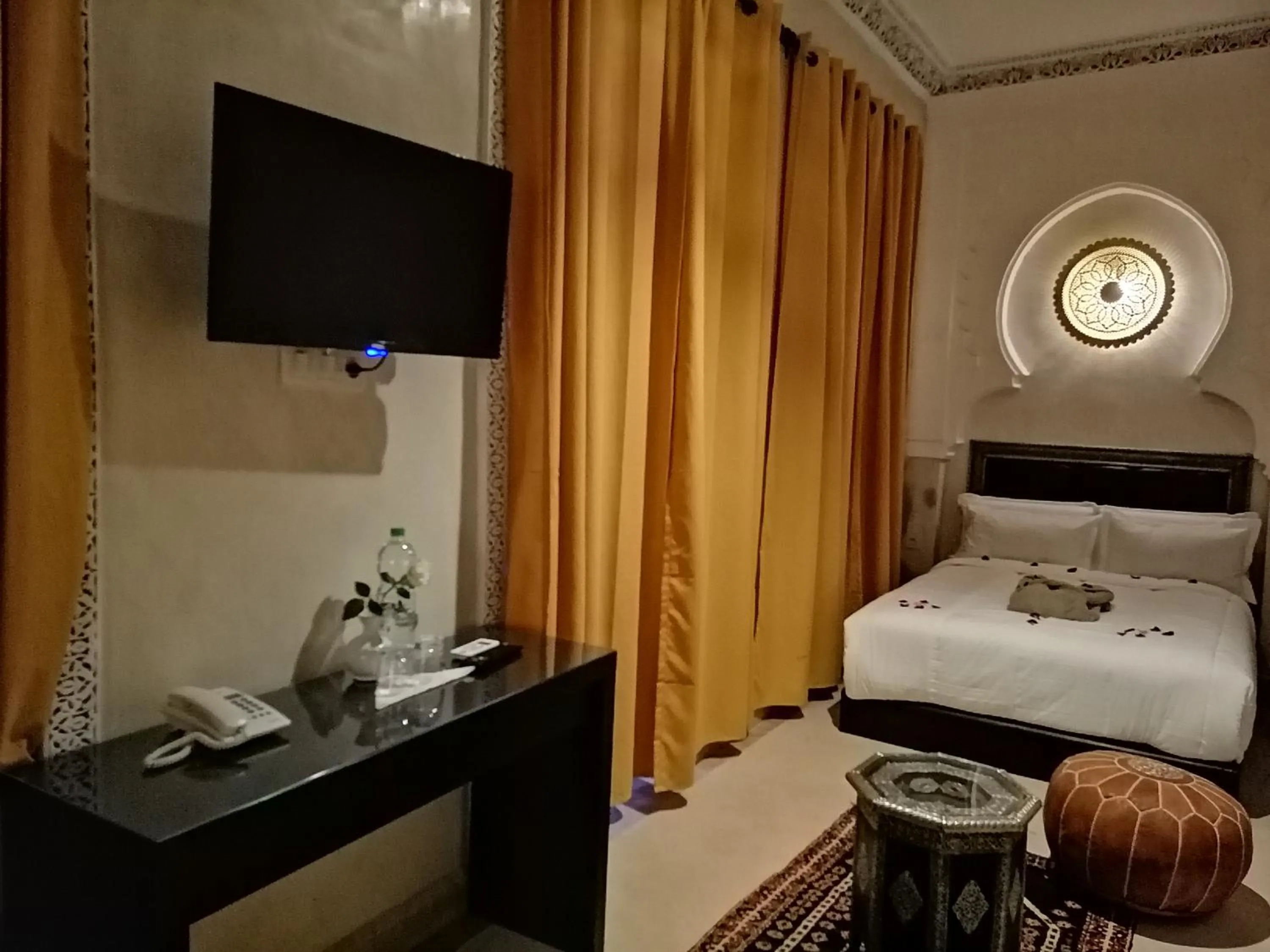 Property building, Bed in Riad Medina Art & Suites