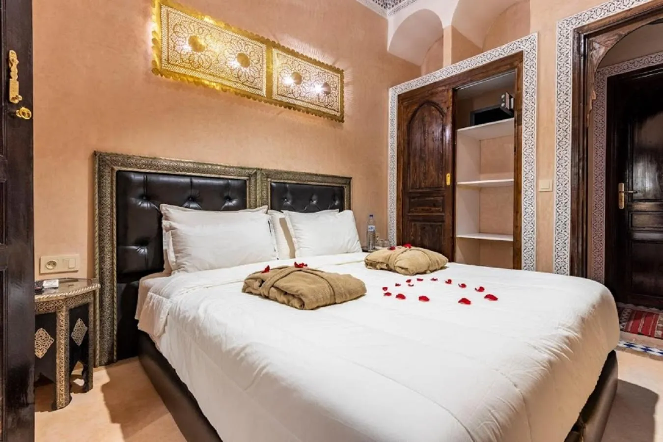 Photo of the whole room, Bed in Riad Medina Art & Suites