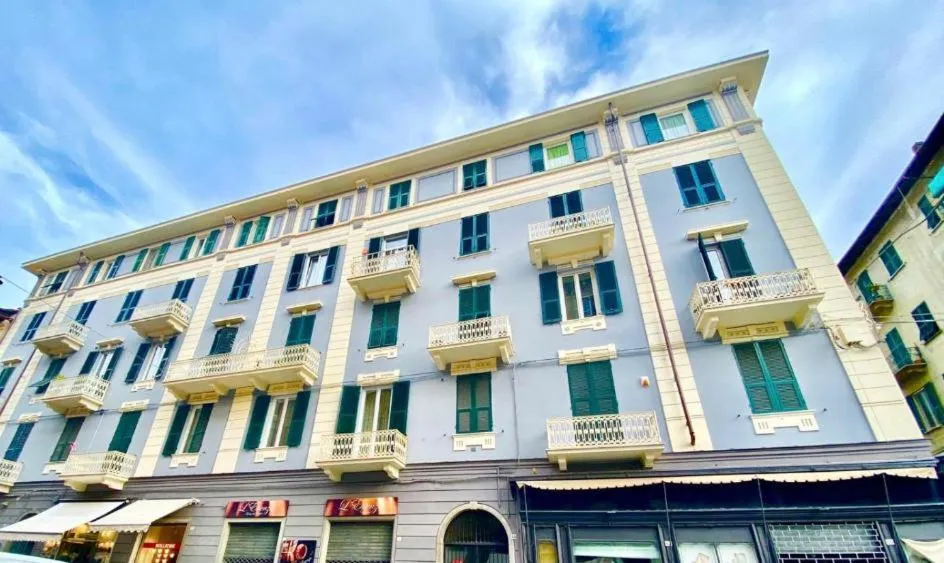 Property building in Affittacamere Everest