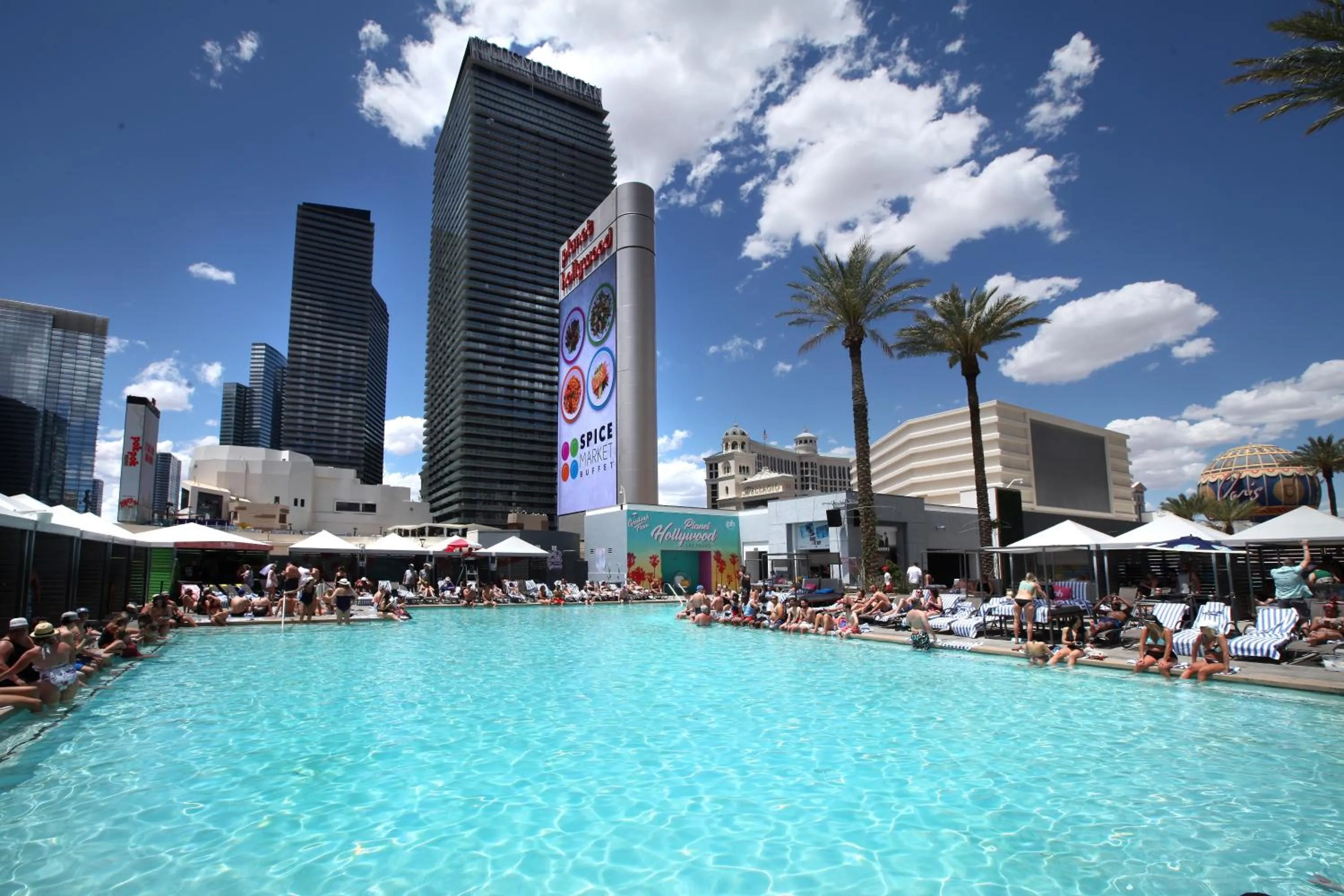 Swimming pool in Planet Hollywood Resort & Casino