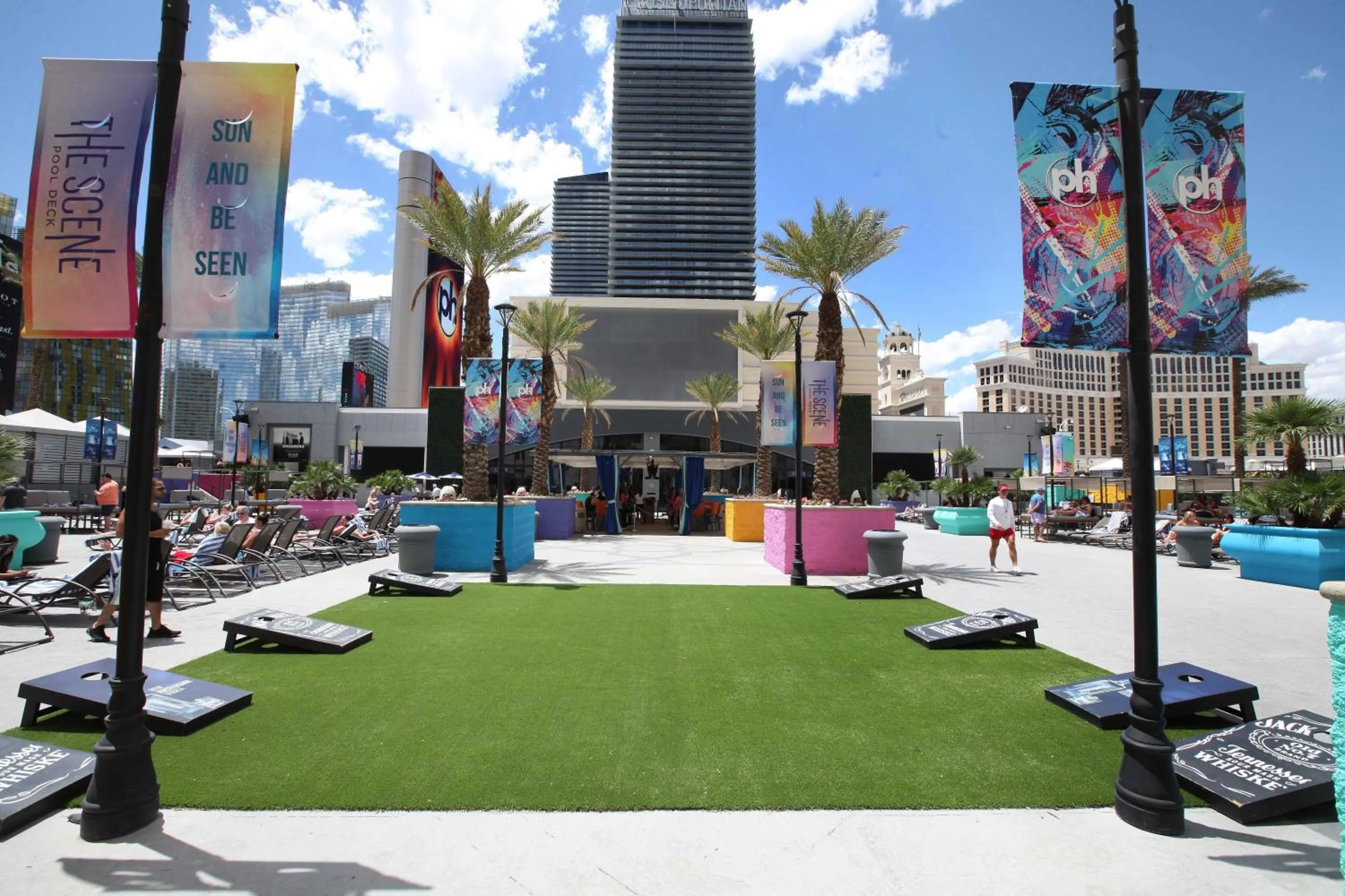 Swimming pool in Planet Hollywood Resort & Casino