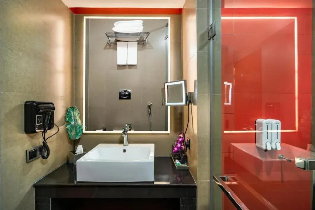 Super Deluxe Twin Room with Lateral Sea View - single occupancy in Regal Réseau Hotel & Spa Super Deluxe Twin Room with Lateral Sea View - single occupancy in Regal Réseau Hotel & Spa