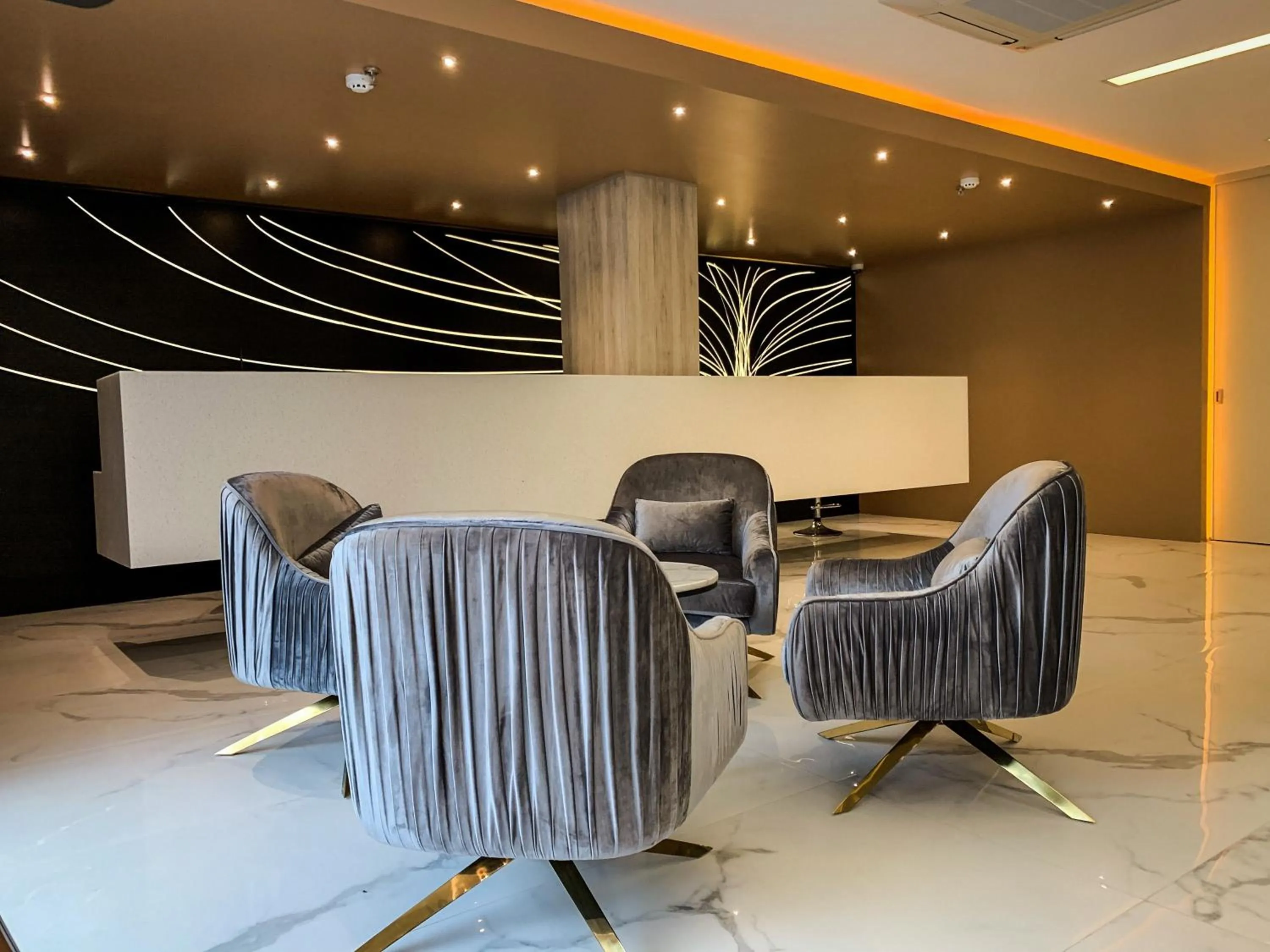 Lobby or reception in Regal Réseau Hotel & Spa