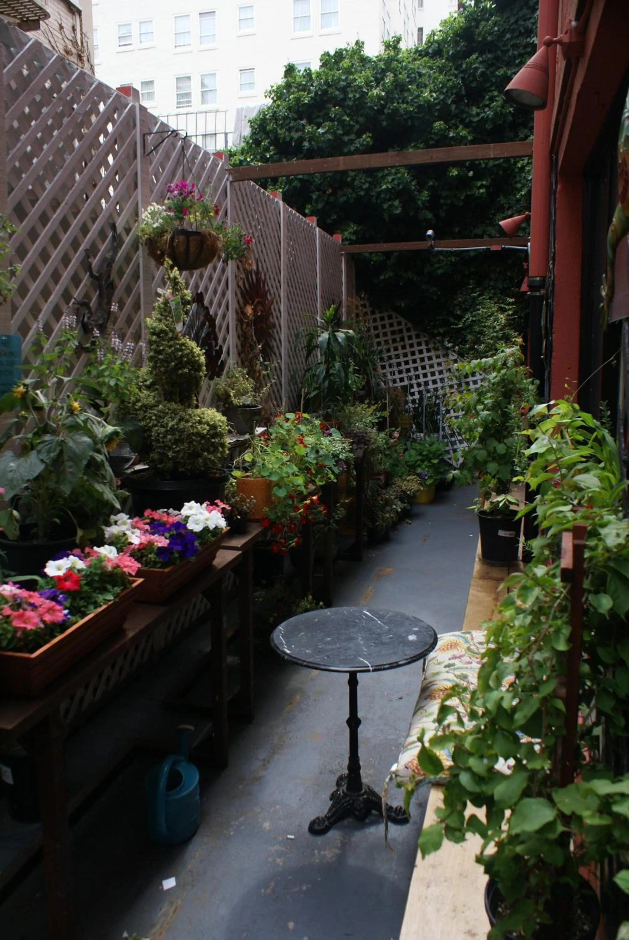 Facade/entrance in Adelaide Hostel