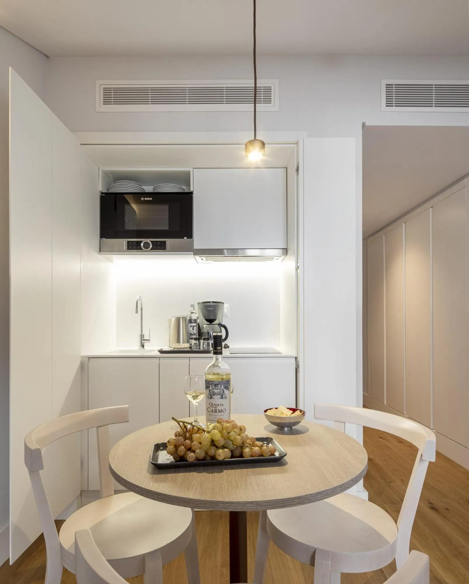 Dining area in Lisbon Serviced Apartments - Madalena