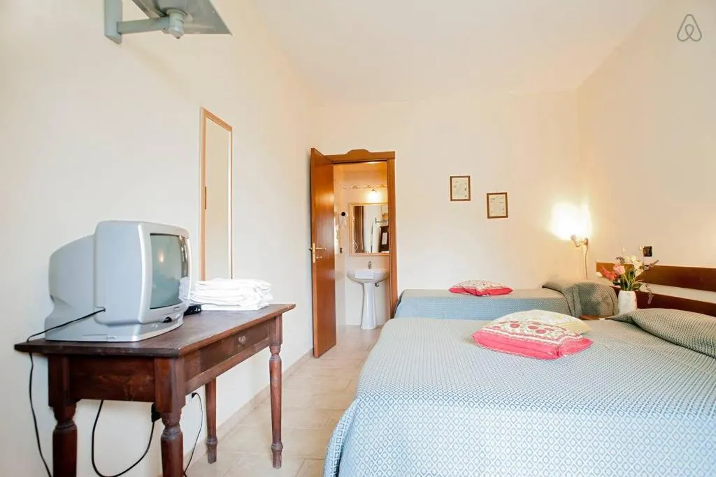 Photo of the whole room, Bed in Hotel Il Malandrone
