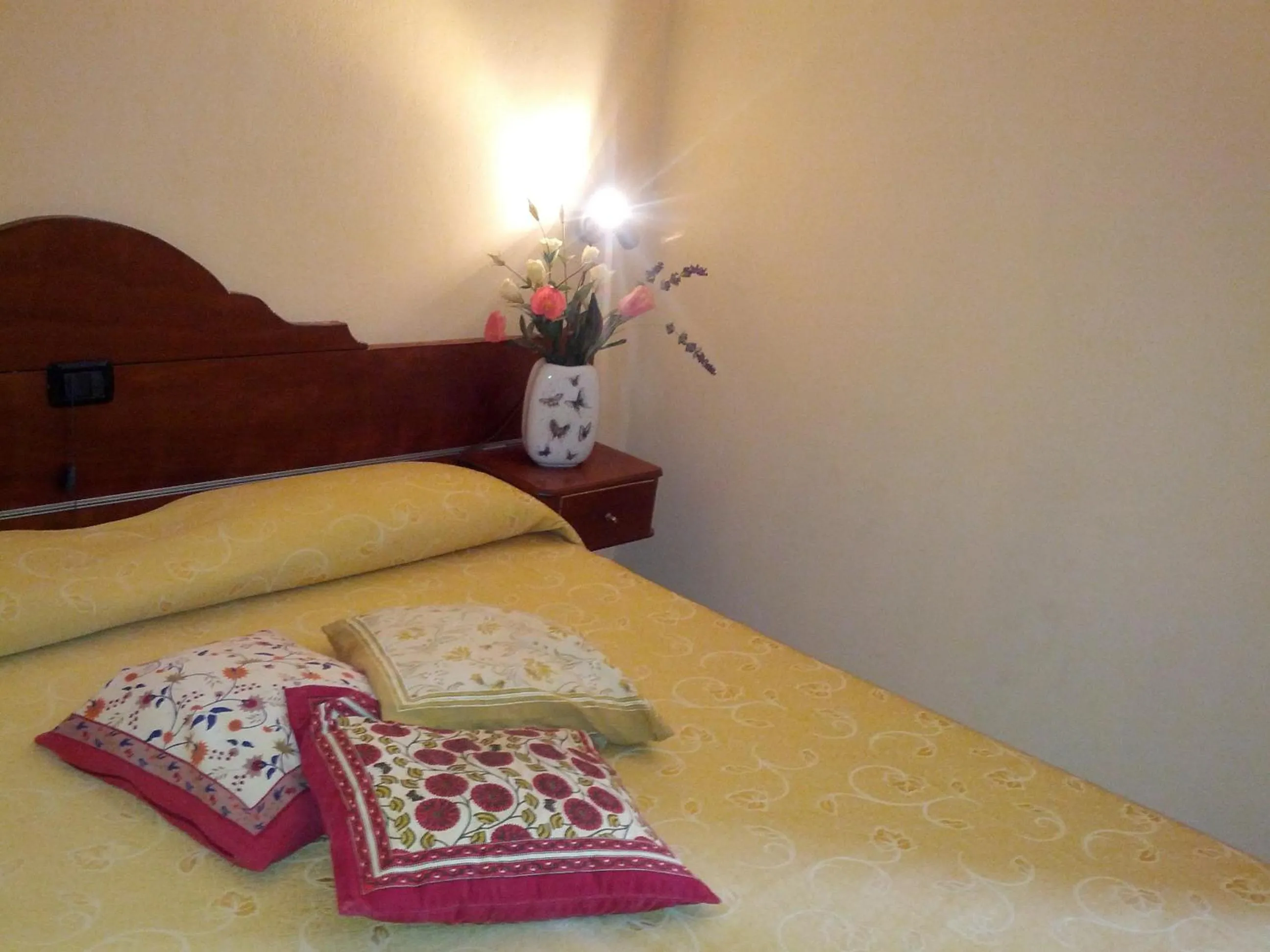 Decorative detail, Bed in Hotel Il Malandrone