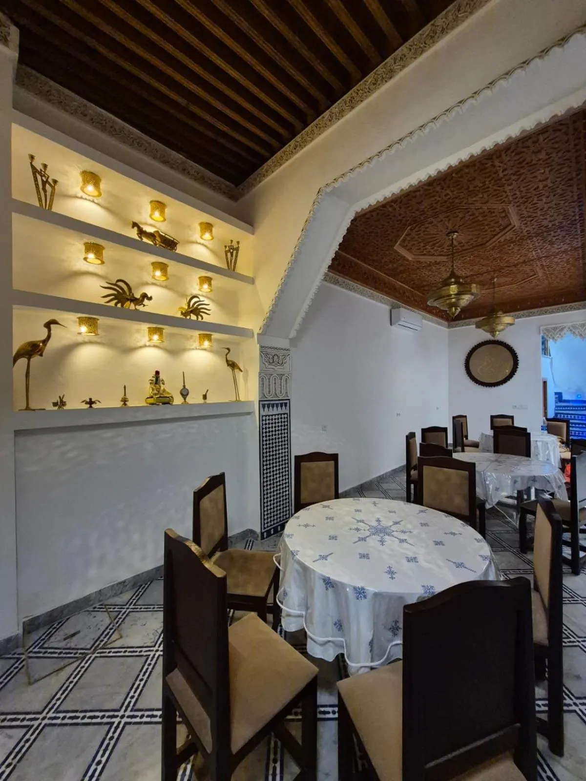 Restaurant/places to eat in Riad Rasia