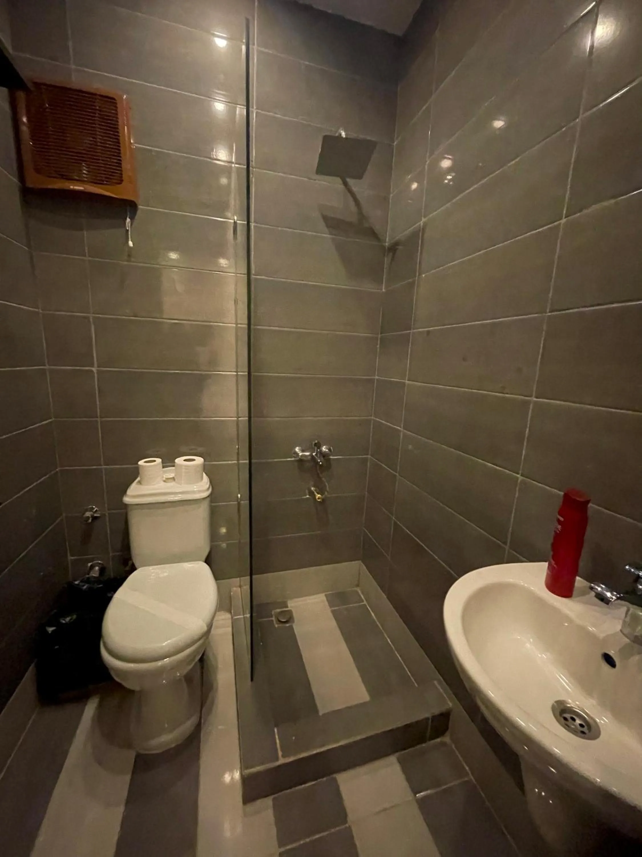 Shower in Sahara Pyramids Inn