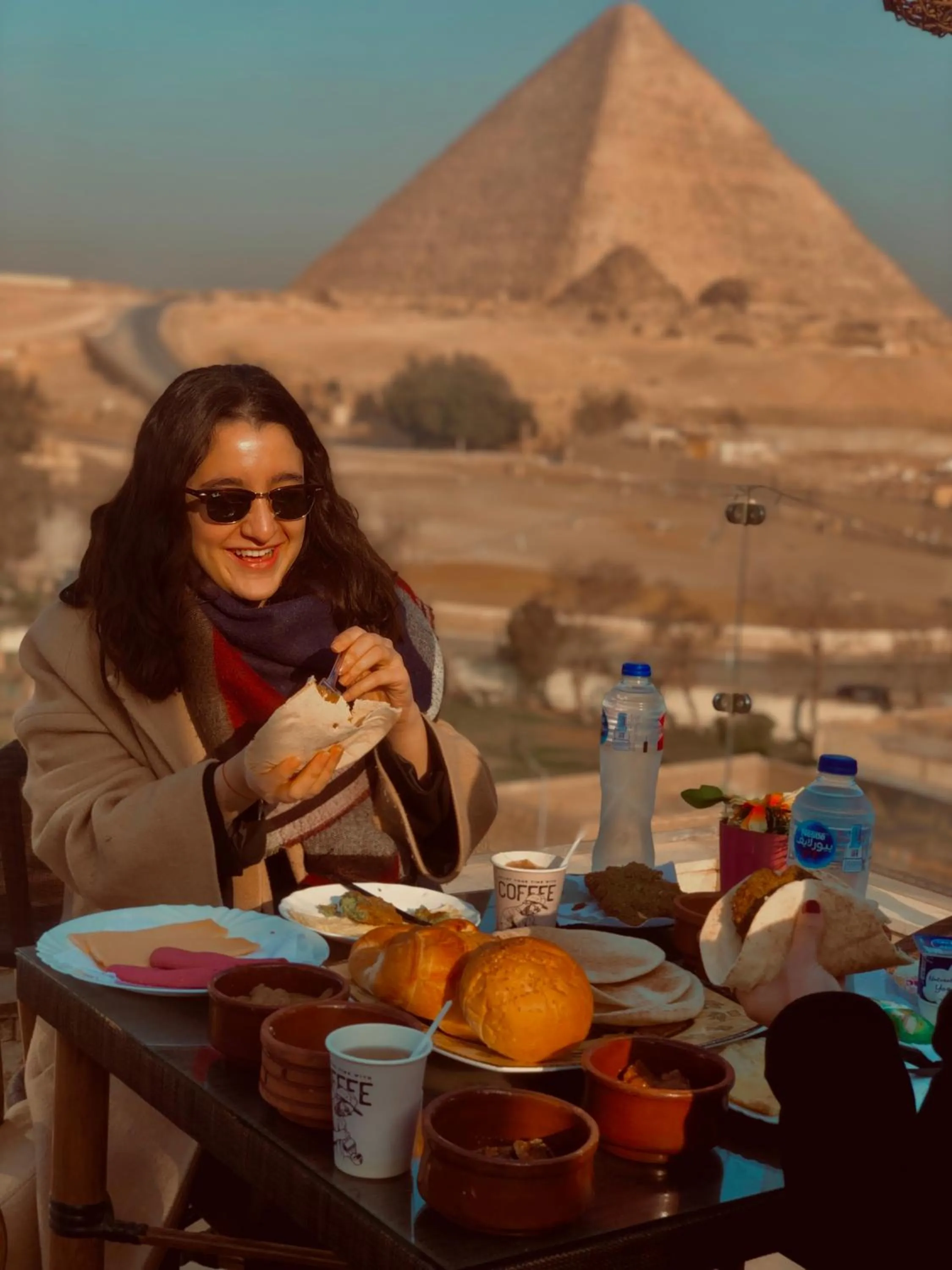 Restaurant/places to eat in Sahara Pyramids Inn