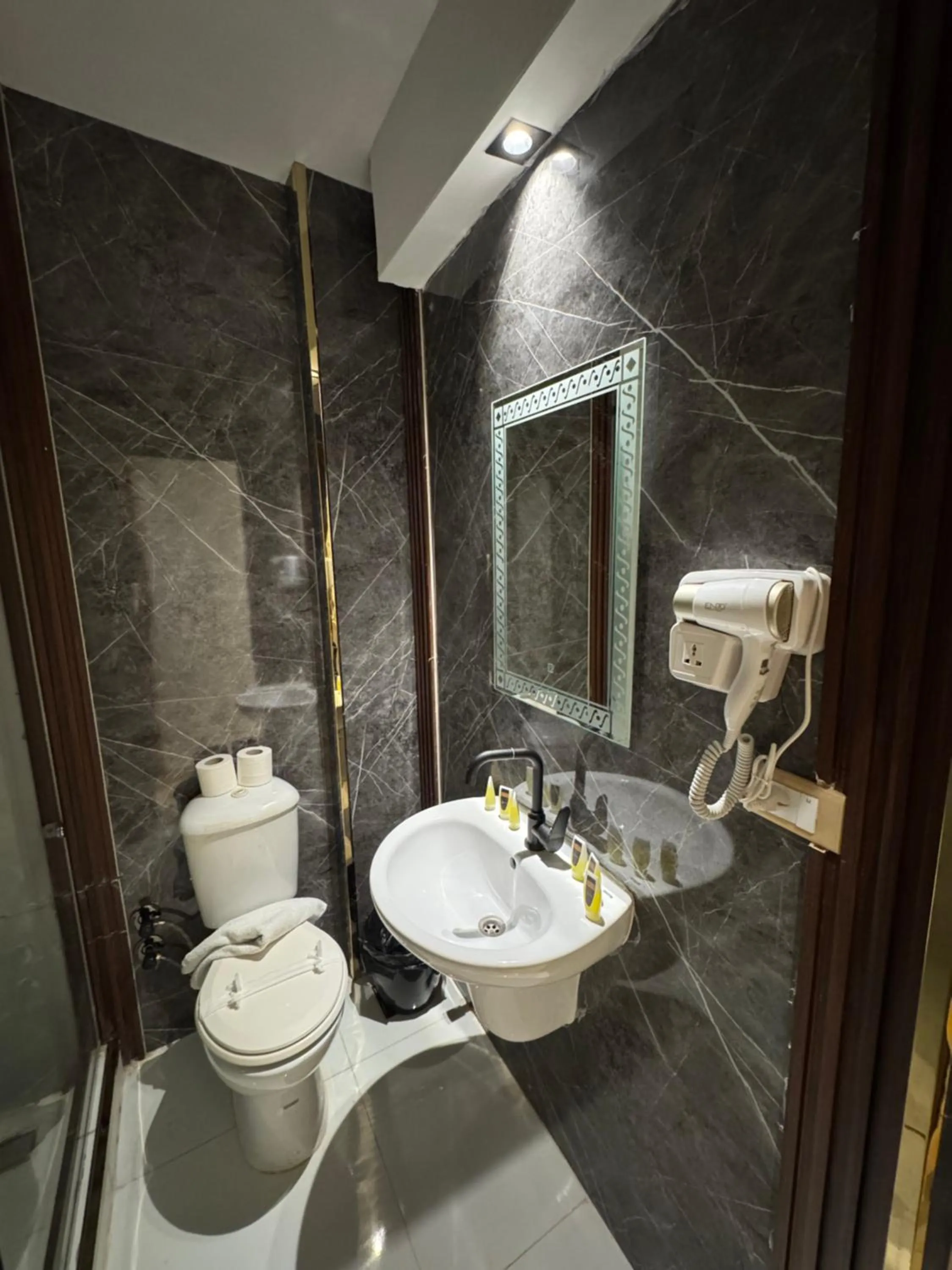 Shower in Sahara Pyramids Inn