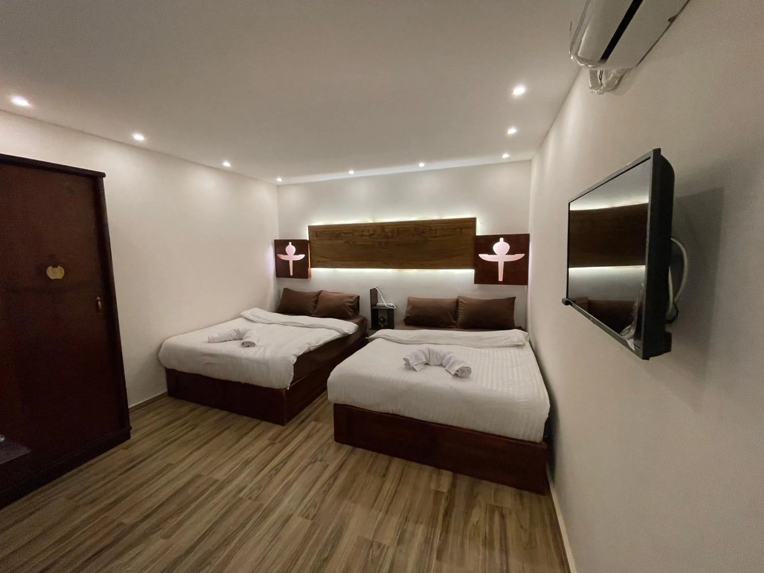 Bed in Sahara Pyramids Inn