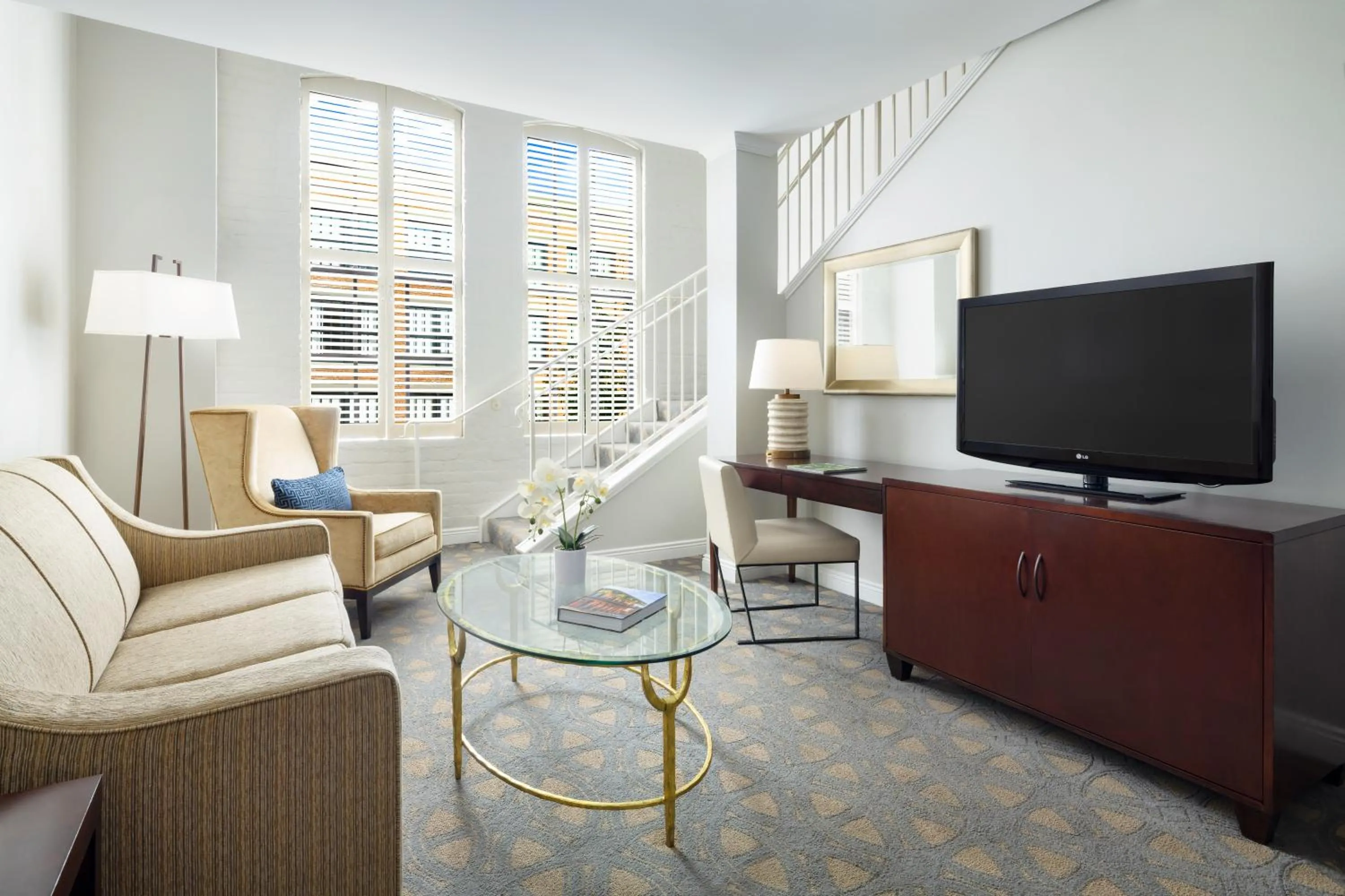 Living room in Riverfront Hotel New Orleans