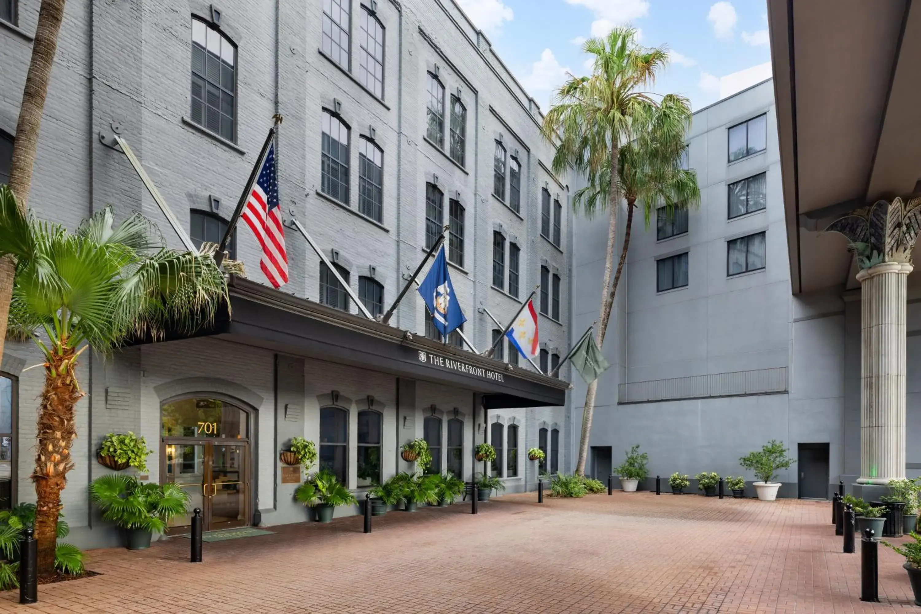 Facade/entrance in Riverfront Hotel New Orleans Facade/entrance in Riverfront Hotel New Orleans