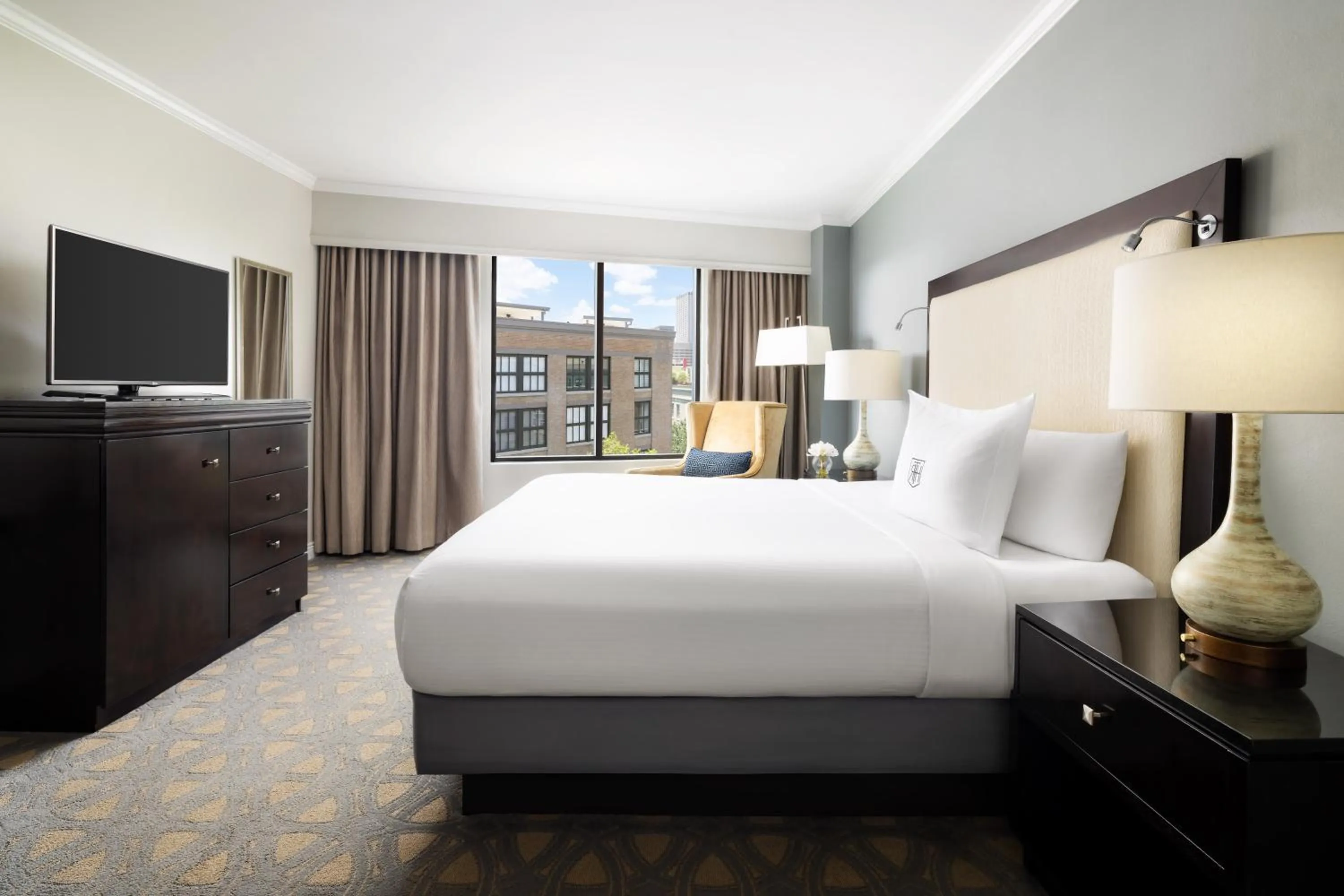Photo of the whole room, Bed in Riverfront Hotel New Orleans