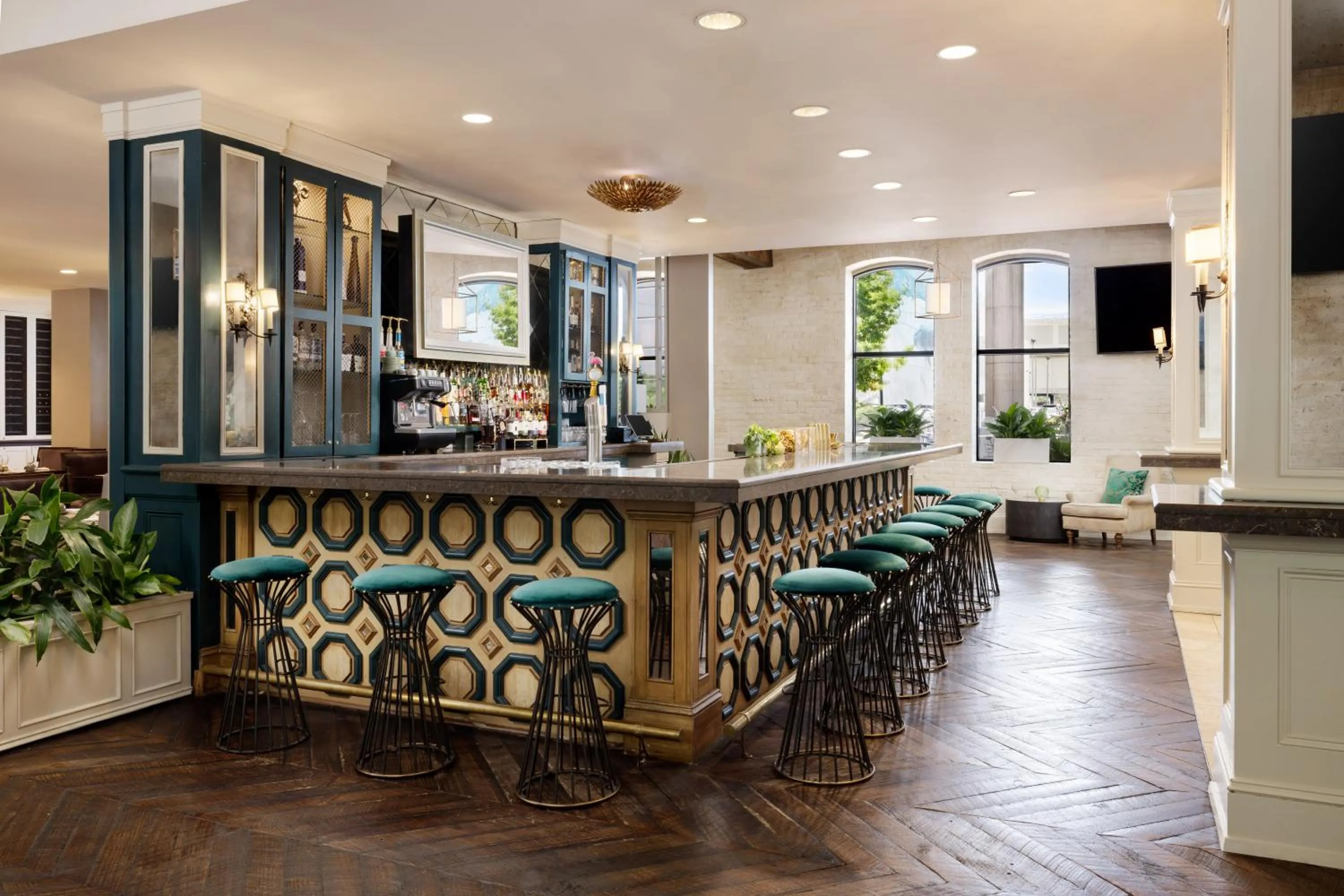 Restaurant/places to eat in Riverfront Hotel New Orleans