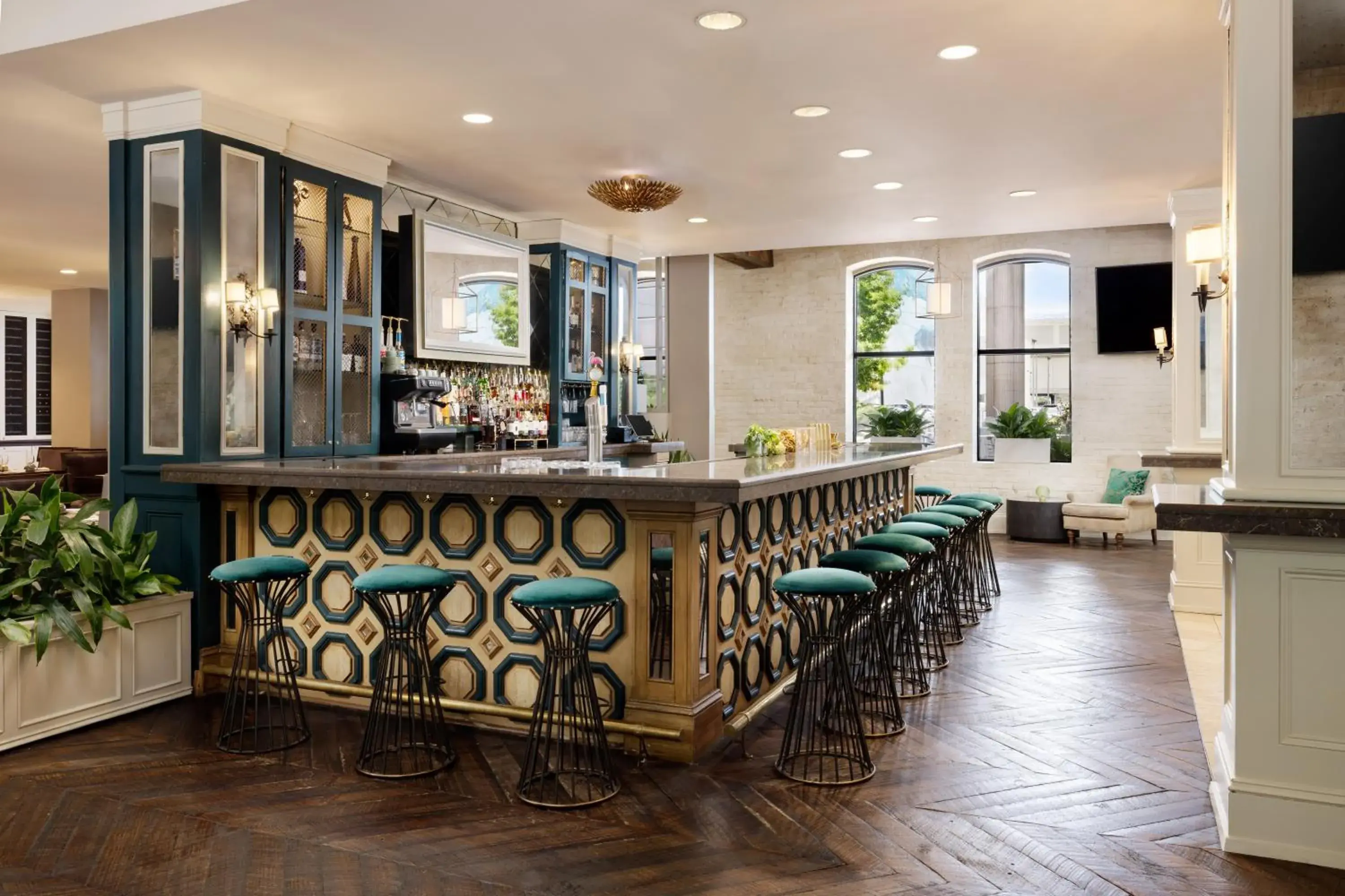 Restaurant/places to eat in Riverfront Hotel New Orleans Restaurant/places to eat in Riverfront Hotel New Orleans