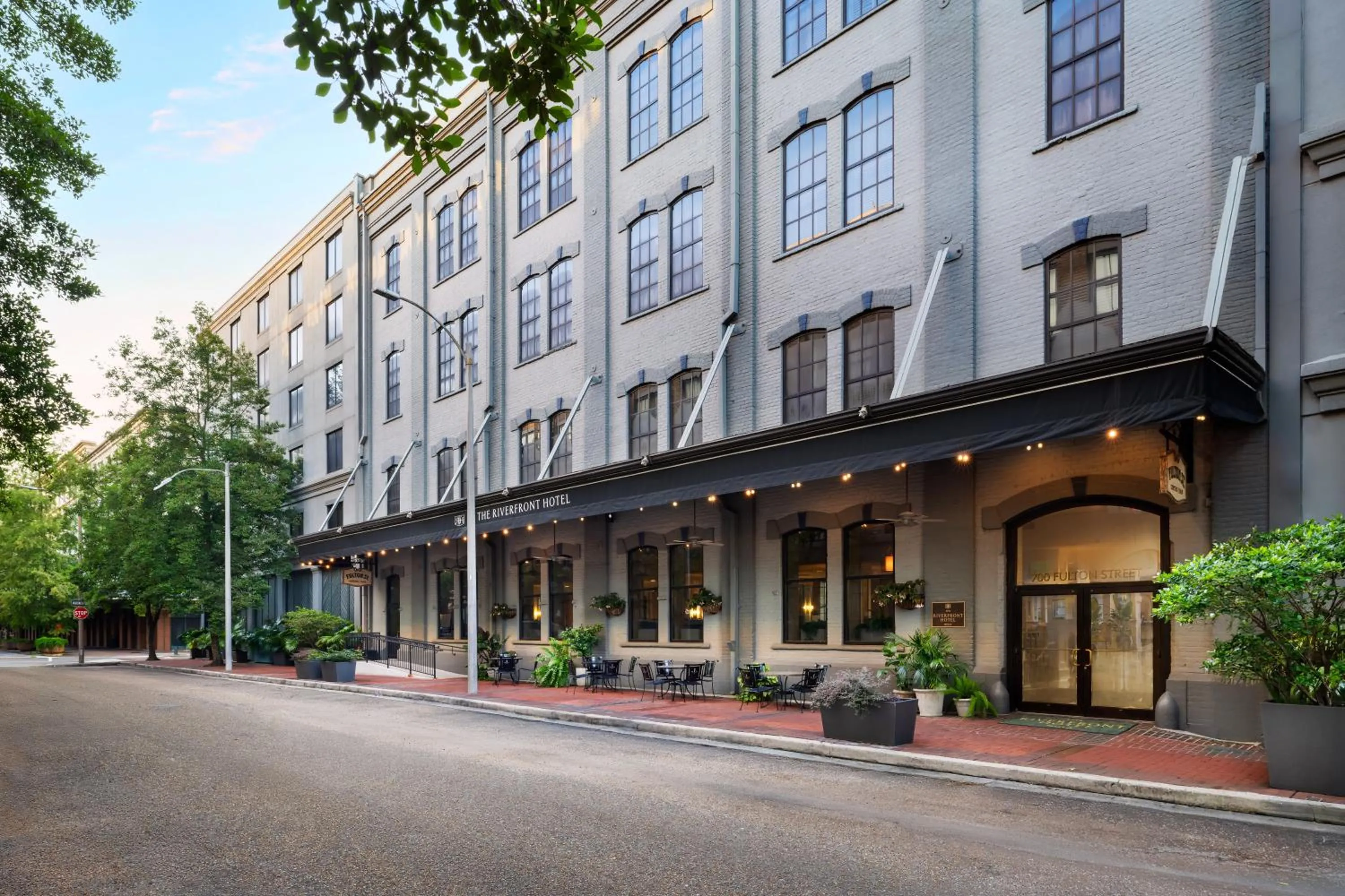 Facade/entrance in Riverfront Hotel New Orleans