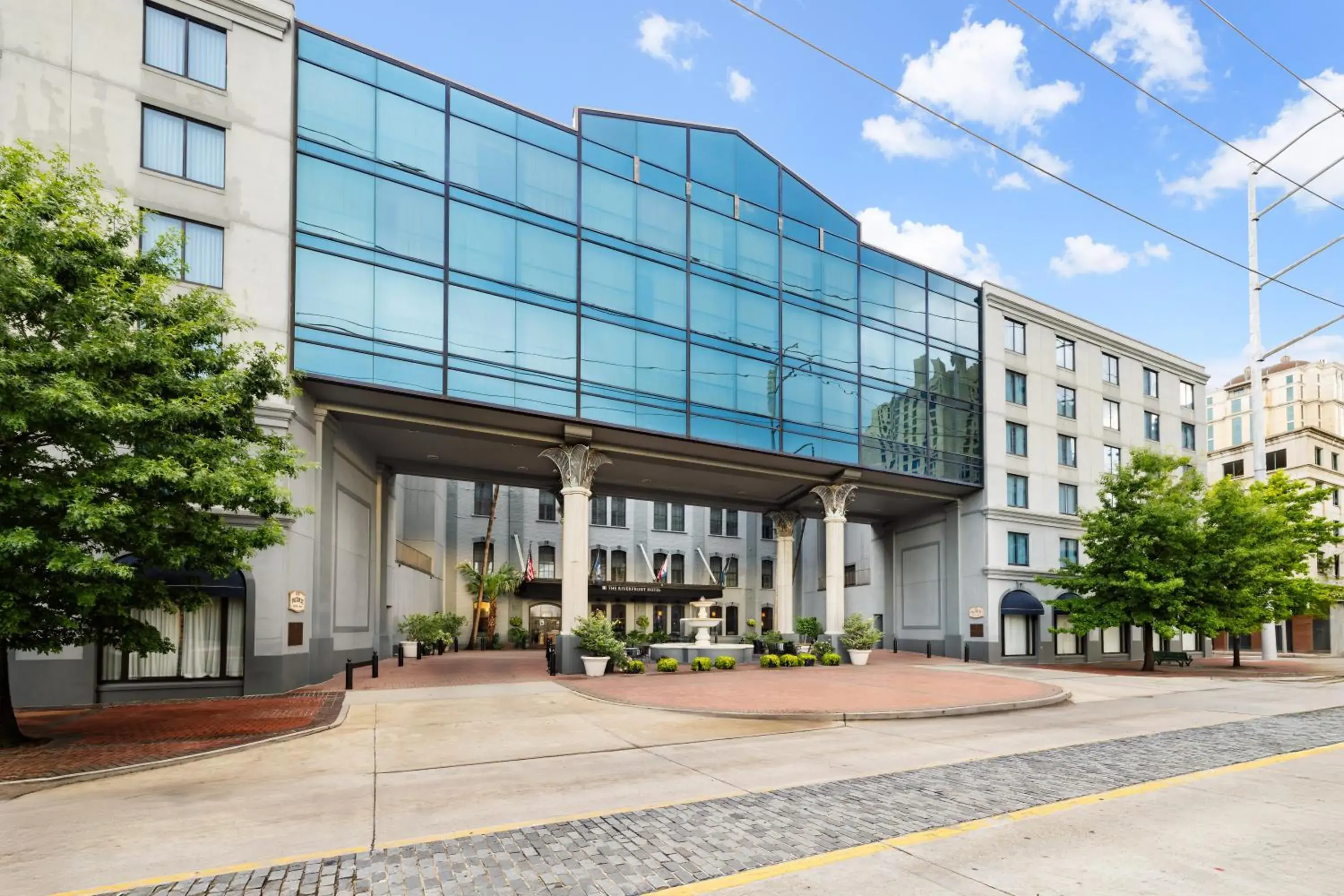 Facade/entrance in Riverfront Hotel New Orleans Facade/entrance in Riverfront Hotel New Orleans