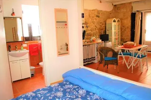 Large Studio - single occupancy - Separate Entrance in Il Giardino Dei Sospiri Large Studio - single occupancy - Separate Entrance in Il Giardino Dei Sospiri