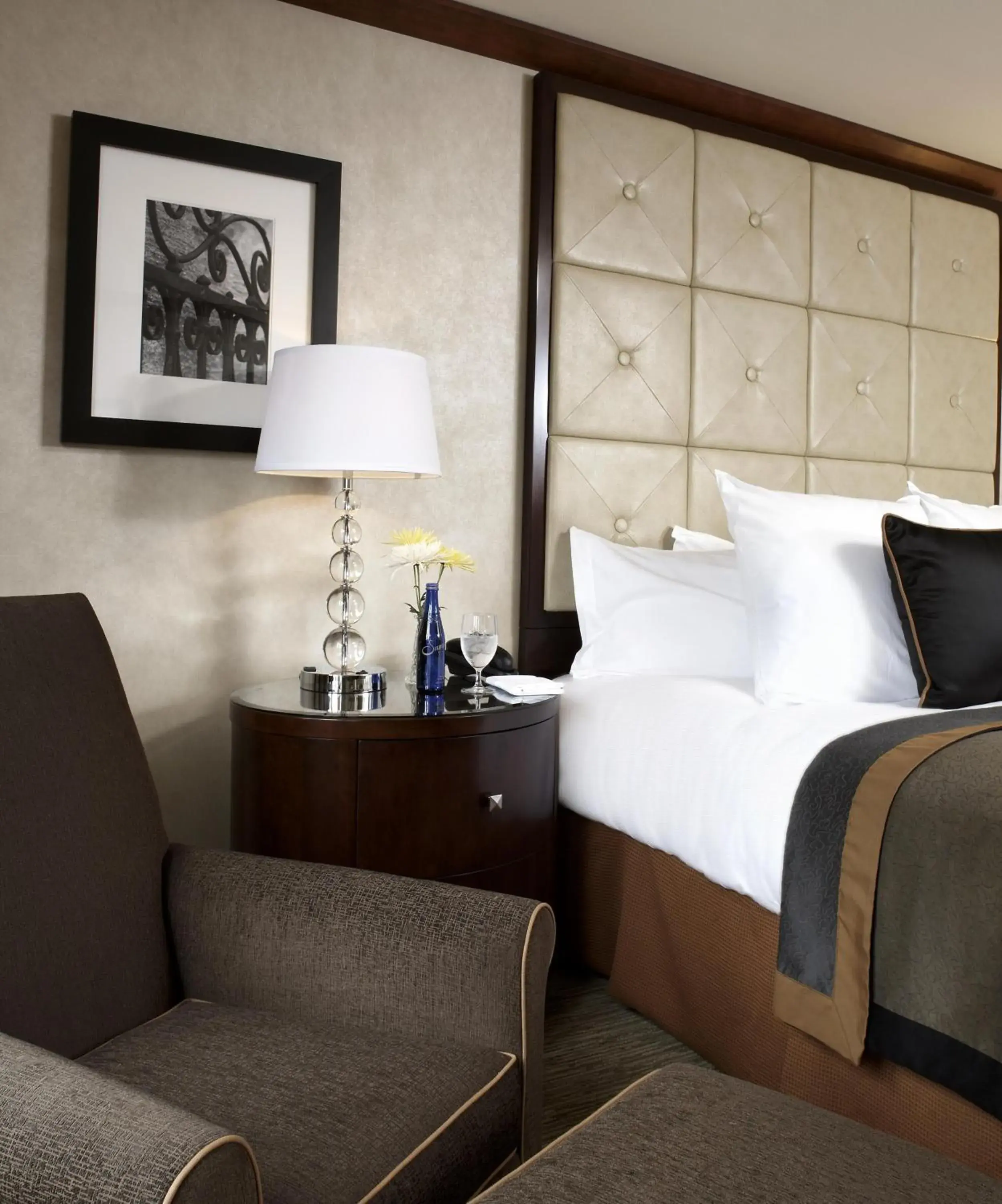 Seating area, Bed in The Bostonian Boston Seating area, Bed in The Bostonian Boston