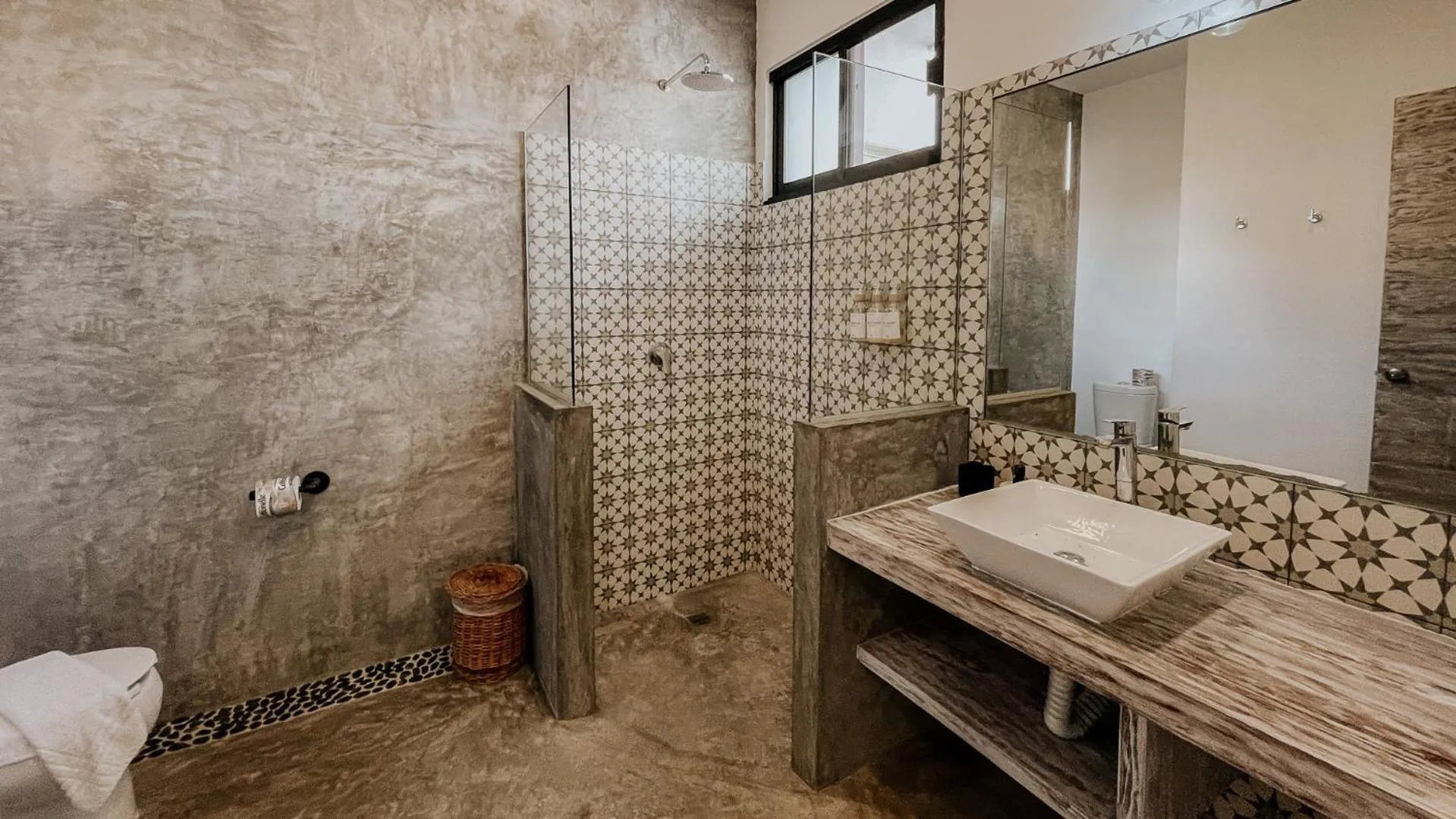 Shower in Little Gem Hotel Tulum La Veleta