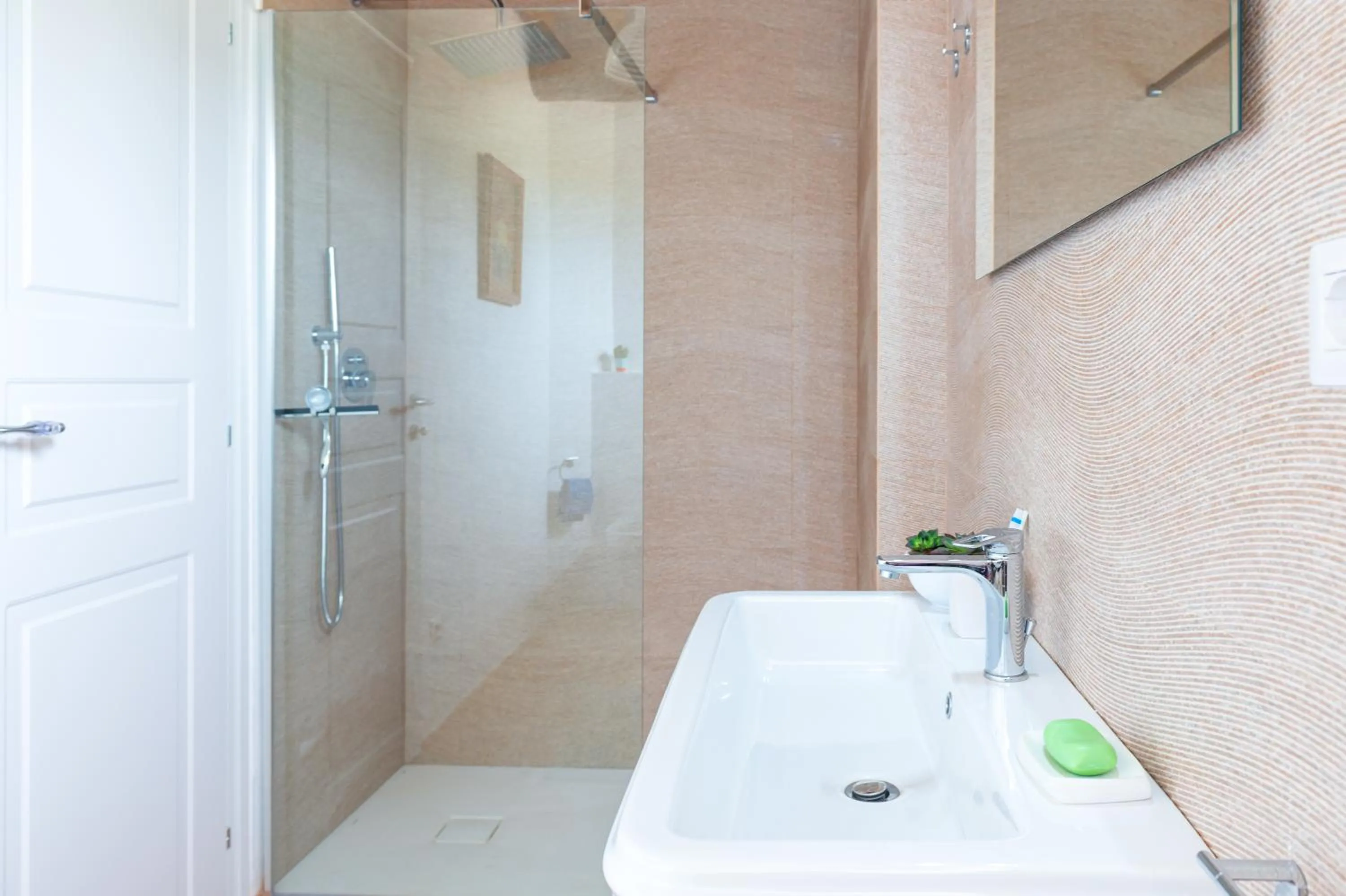 Shower in Tenuta La Santissima
