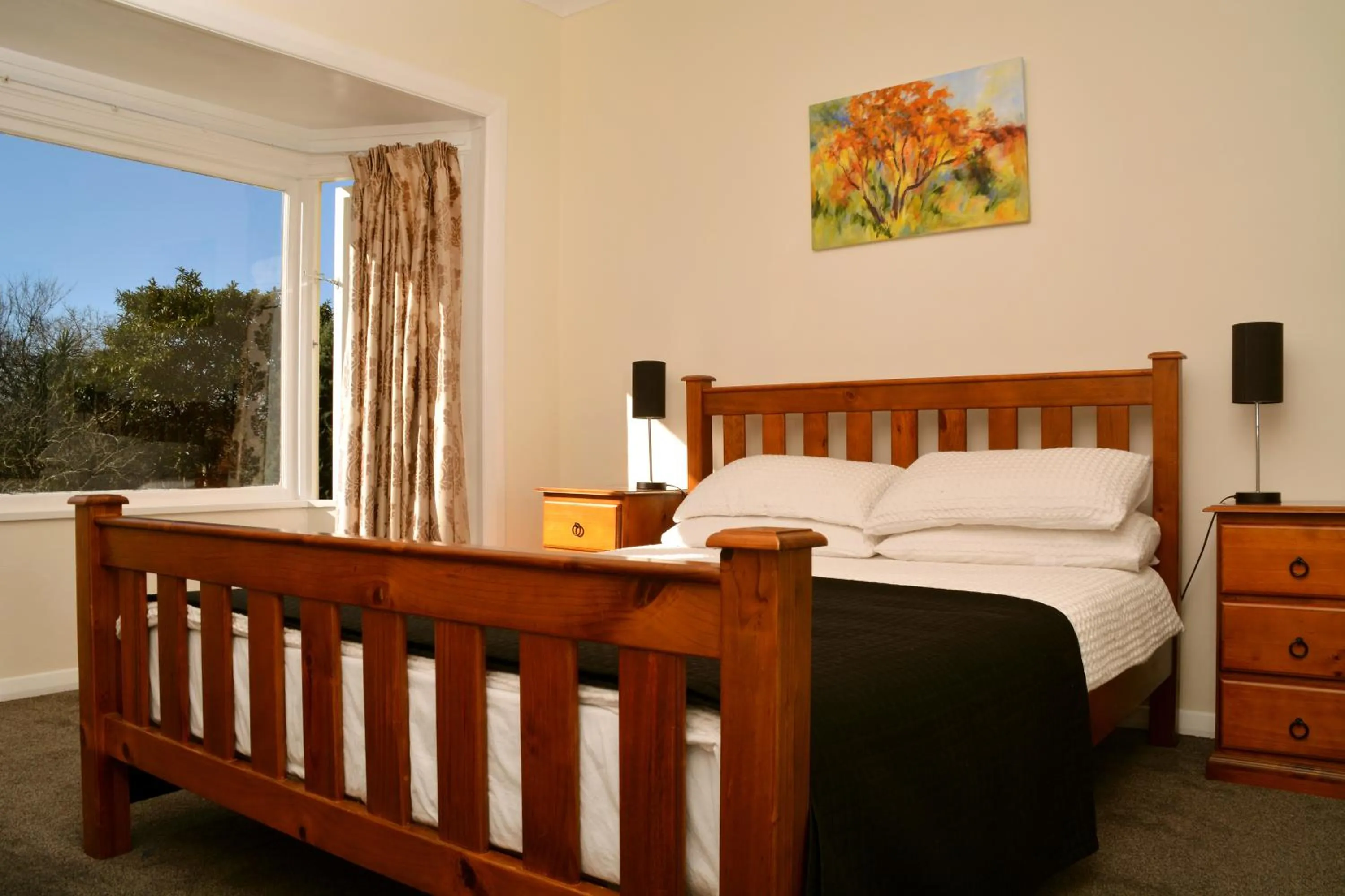 Bedroom, Bed in English Cherry Tree Manor