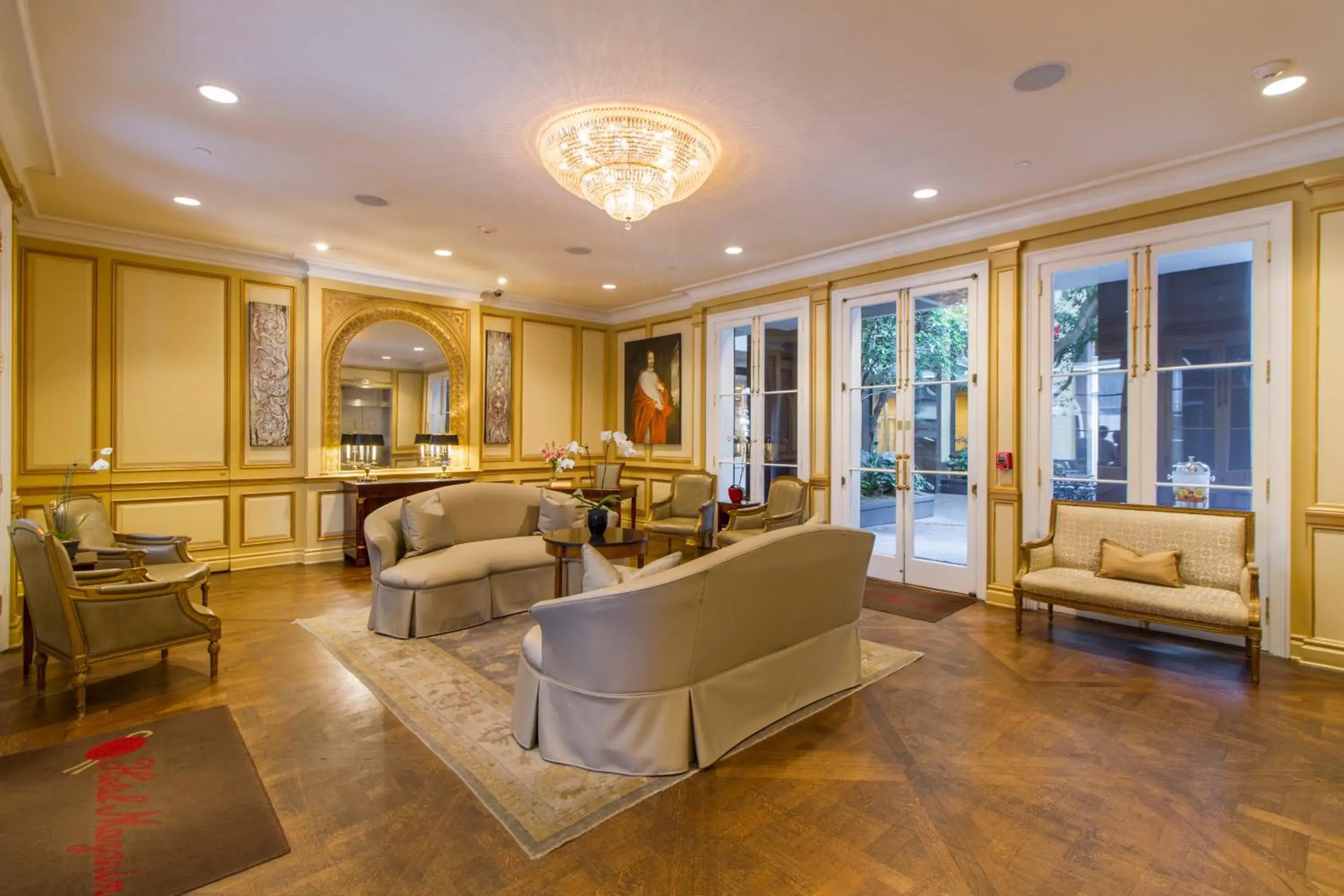 Lobby or reception in Hotel Mazarin Lobby or reception in Hotel Mazarin