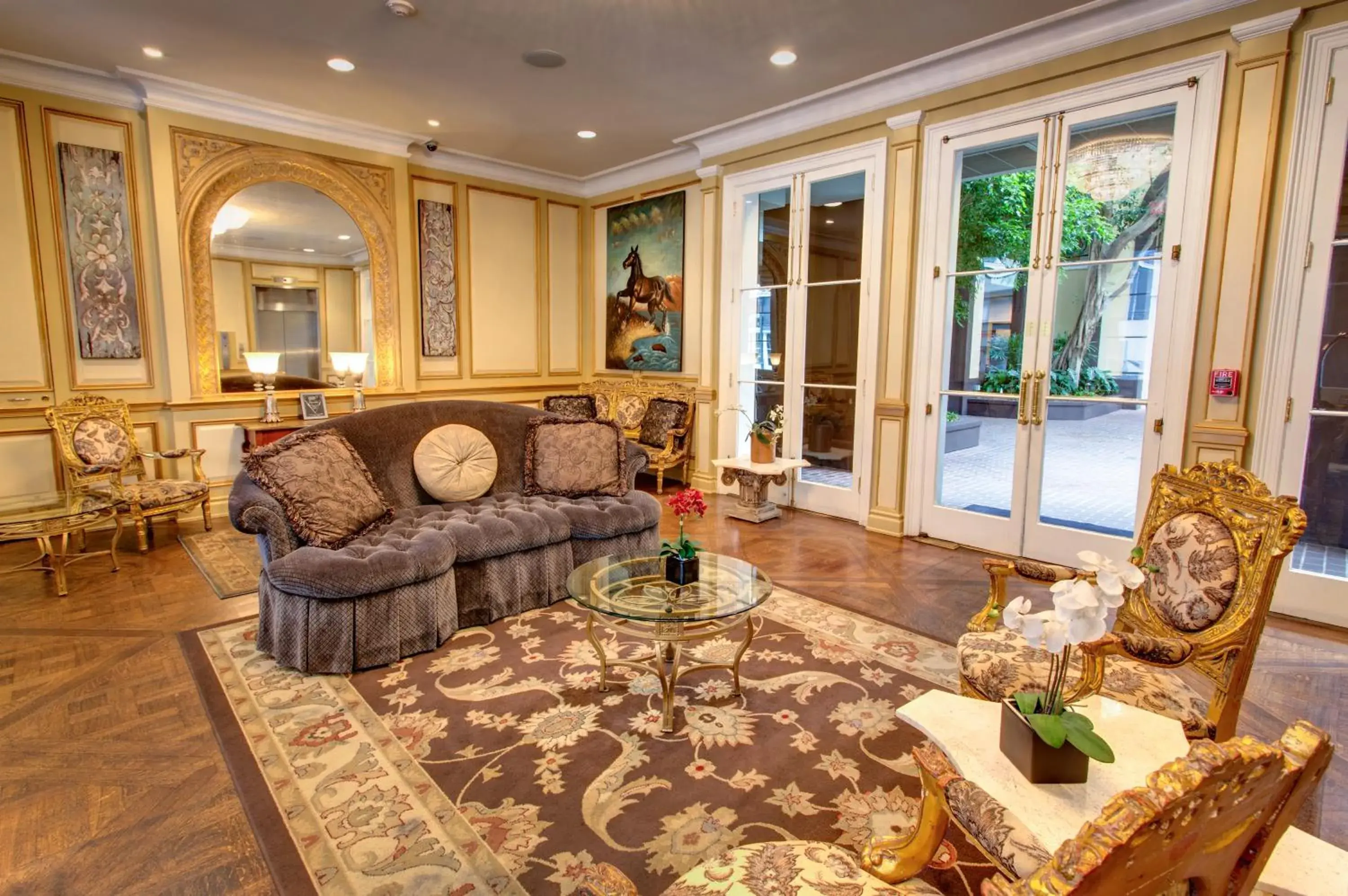 Living room in Hotel Mazarin Living room in Hotel Mazarin