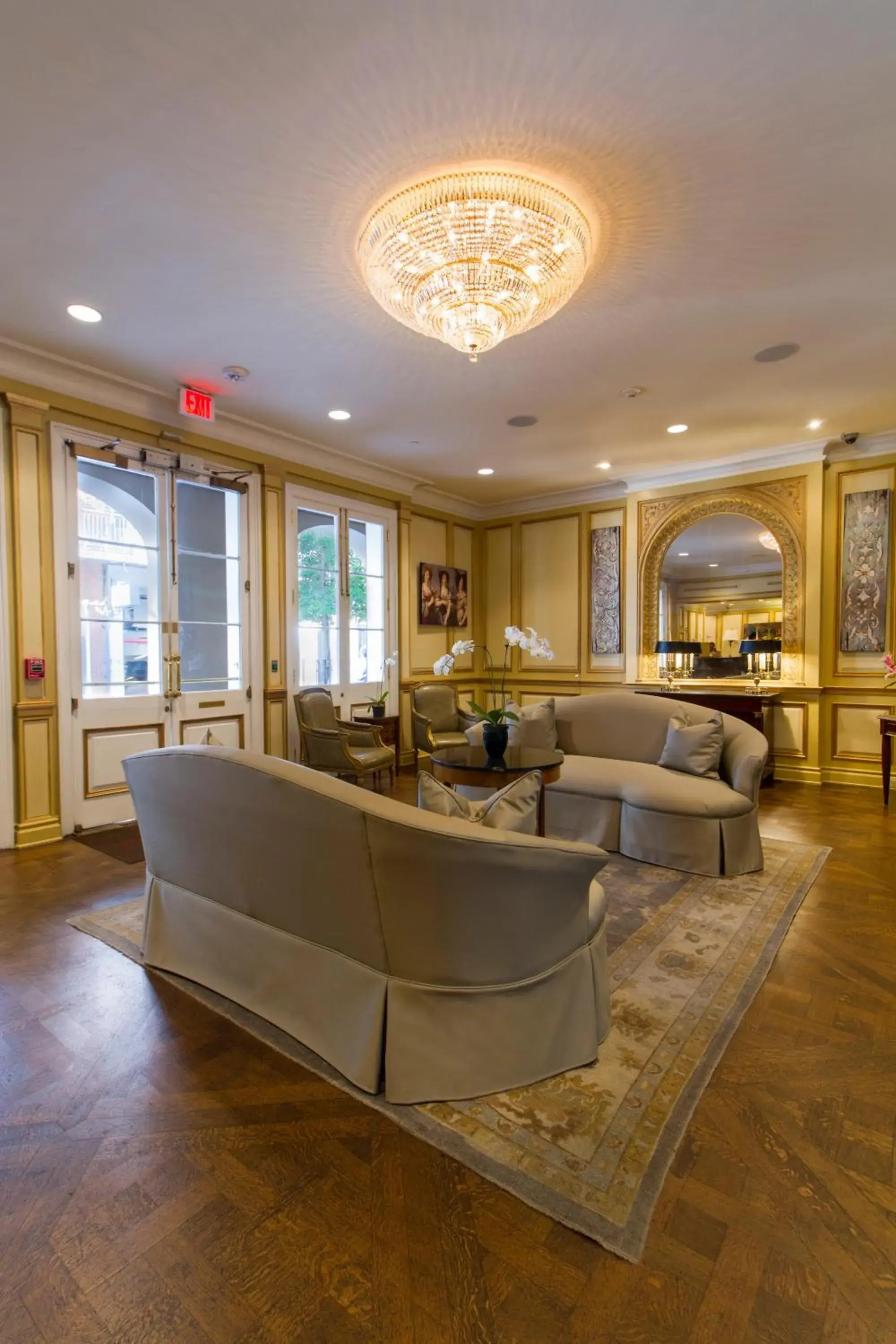 Lobby or reception in Hotel Mazarin Lobby or reception in Hotel Mazarin