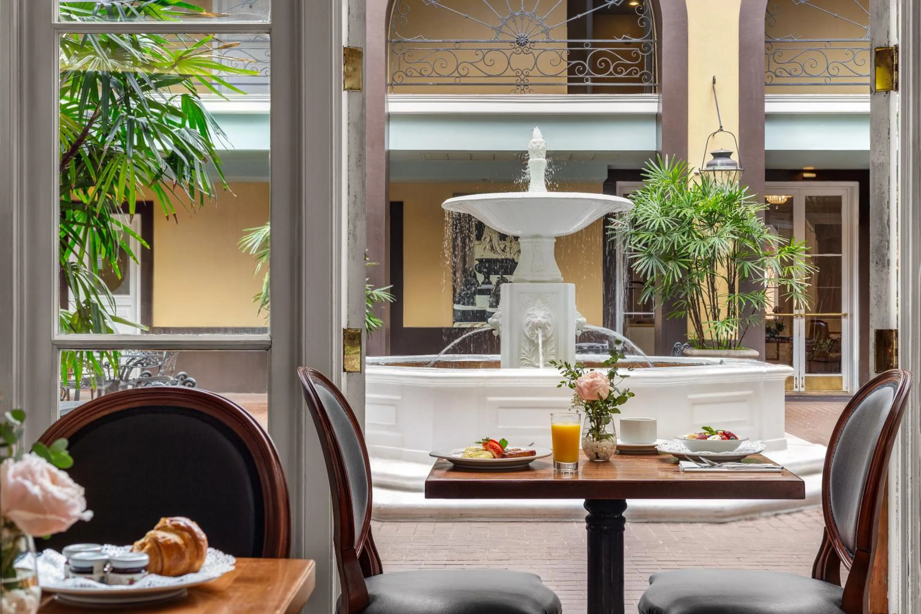 Restaurant/places to eat in Hotel Mazarin