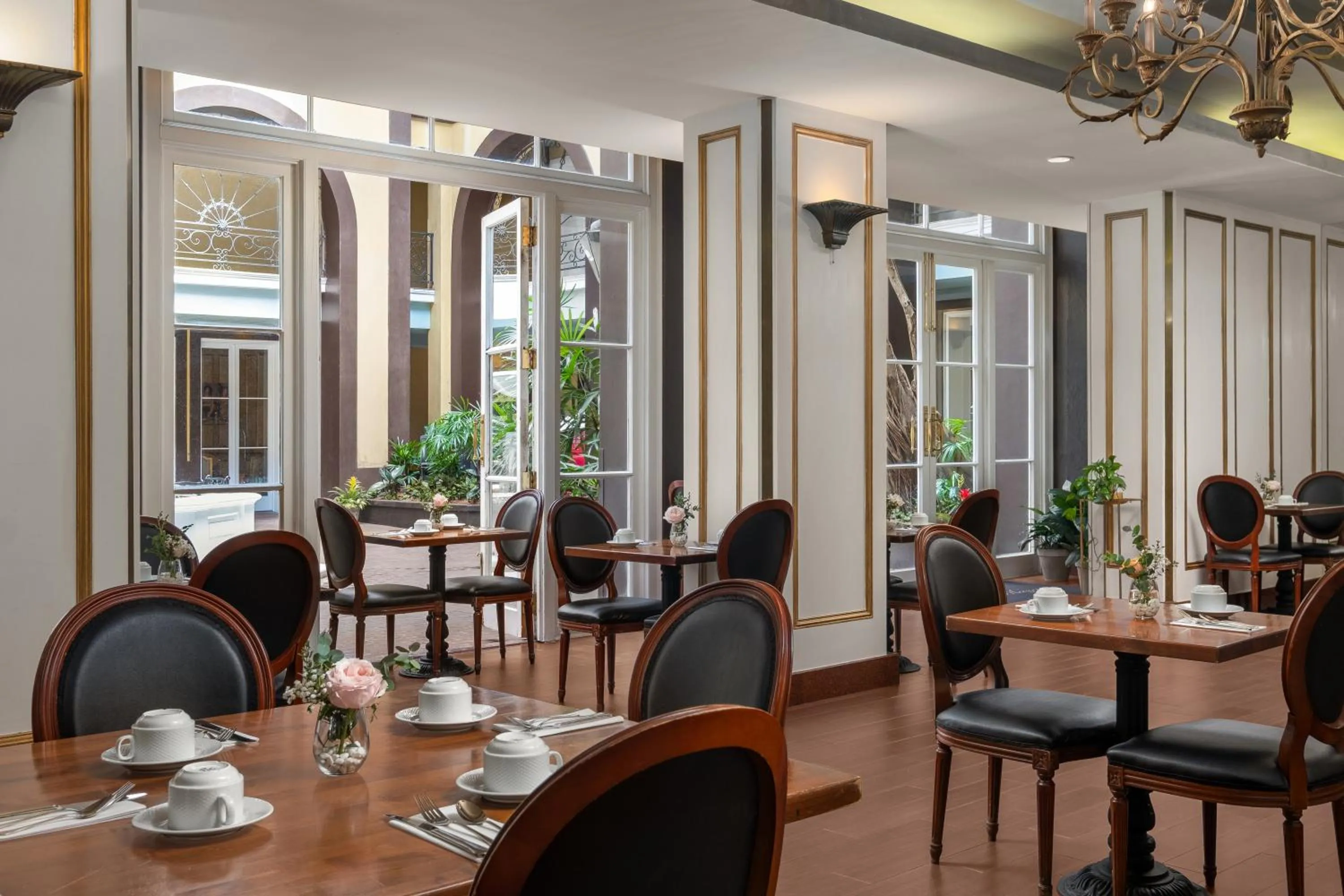 Restaurant/places to eat in Hotel Mazarin