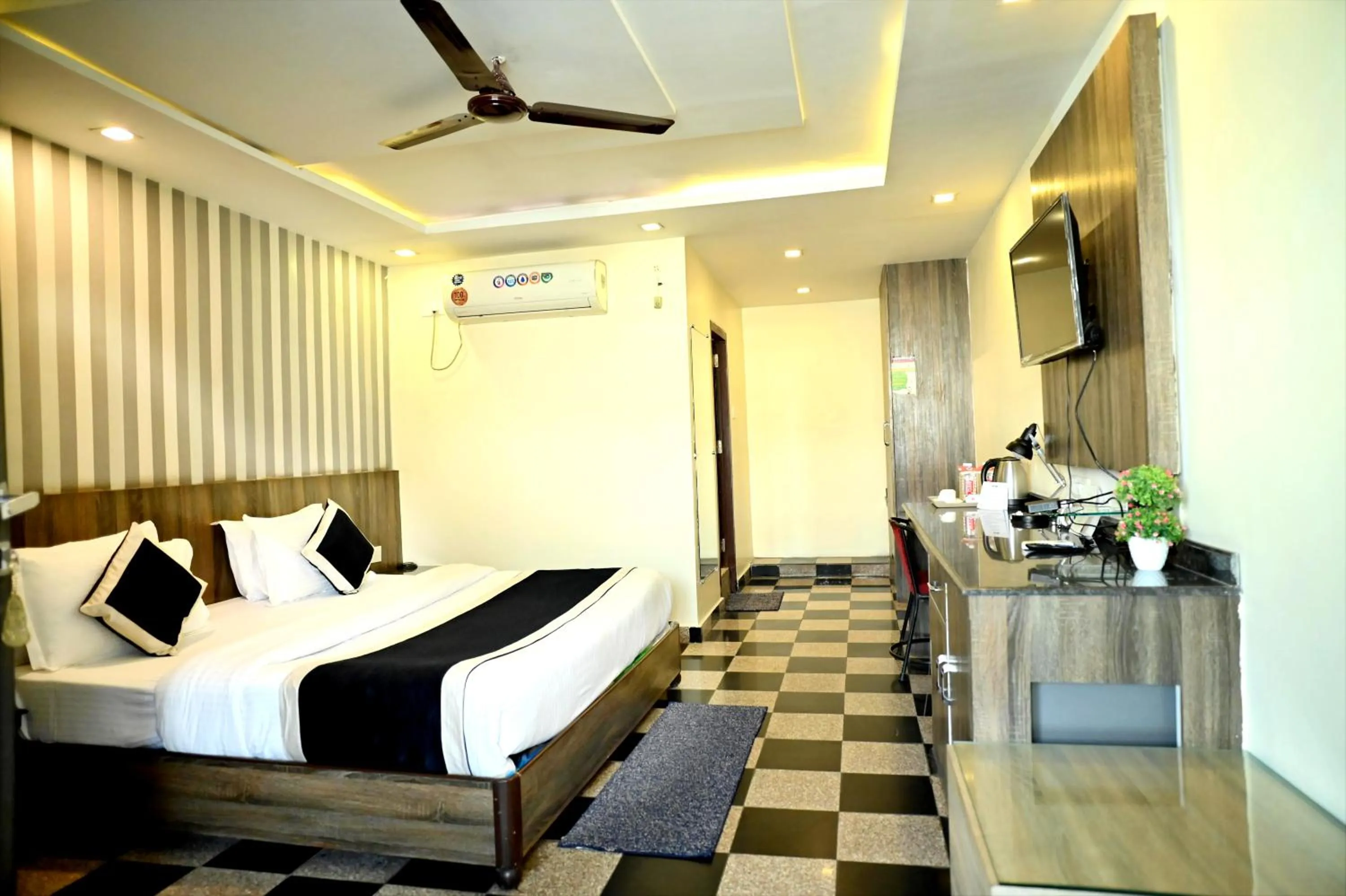 Bedroom, Bed in Citi Club