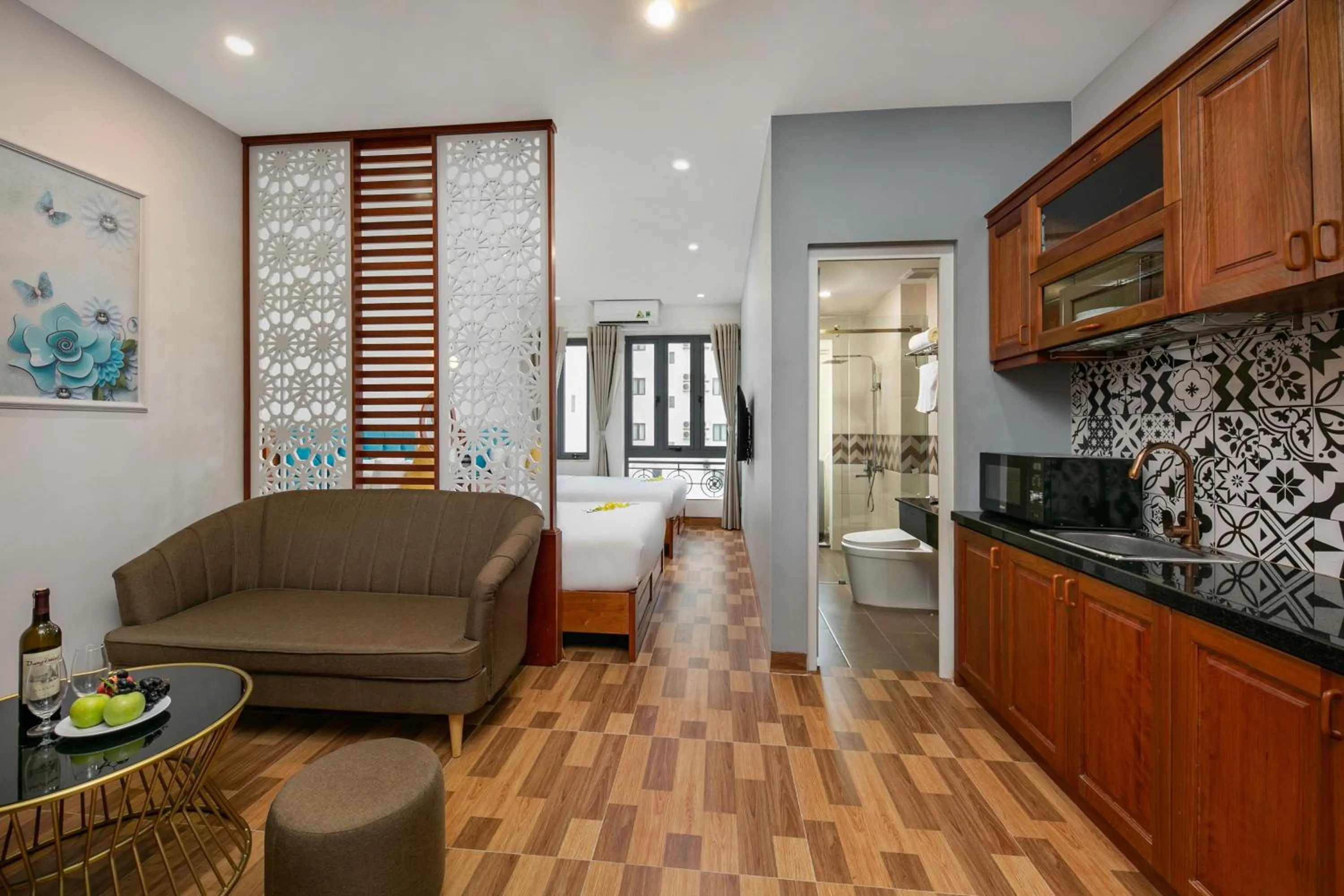 Kitchen or kitchenette in Sea Swan Apartment and Hotel