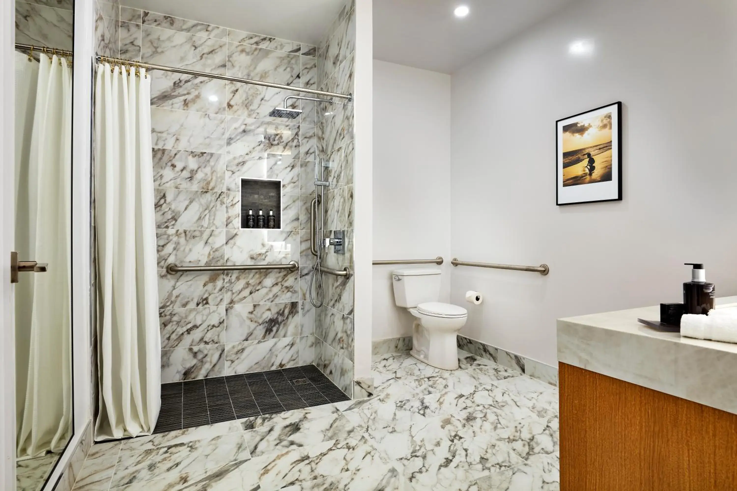 Shower in Elan Hotel Shower in Elan Hotel