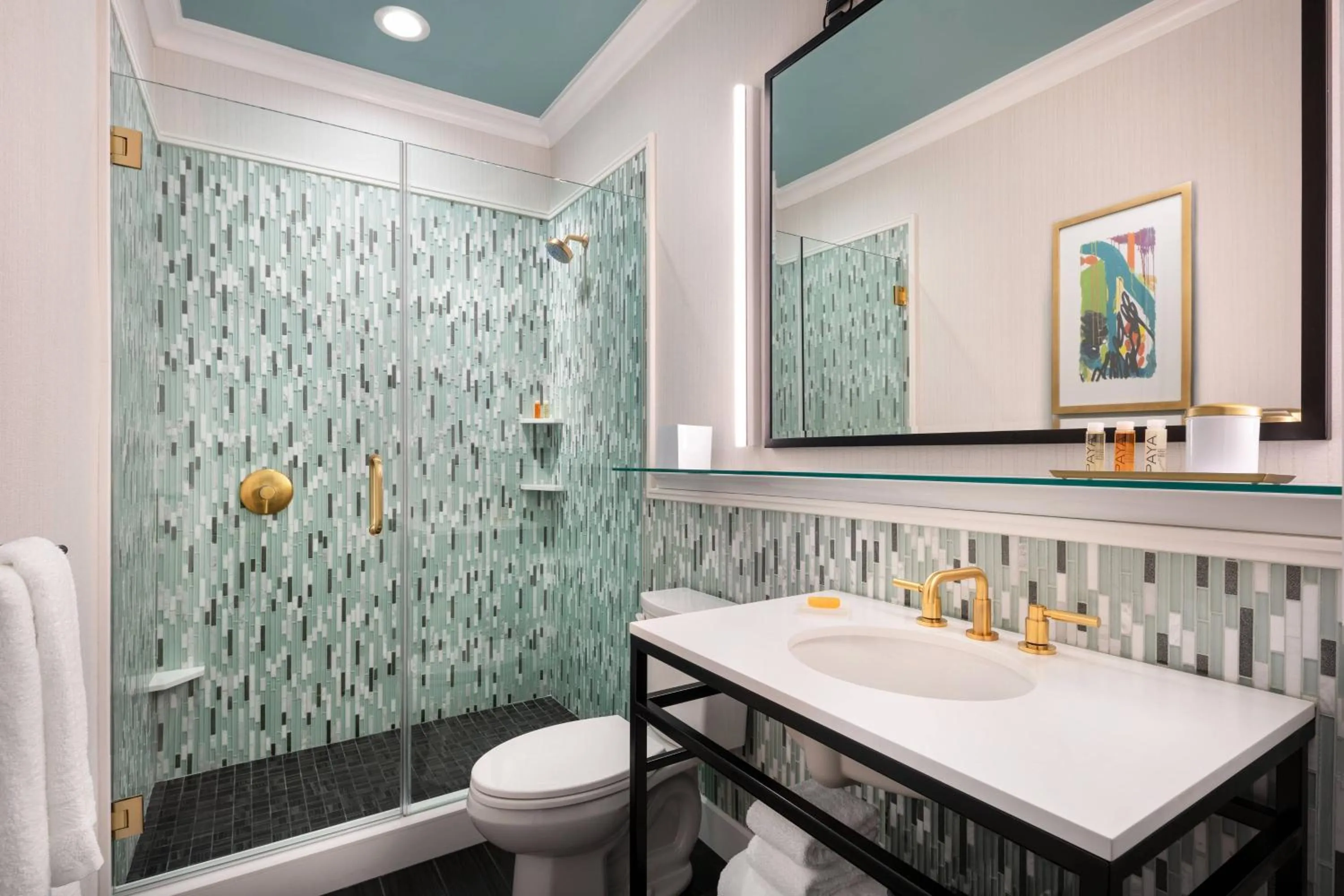 Bathroom in Courtyard by Marriott San Francisco Downtown/Van Ness Ave