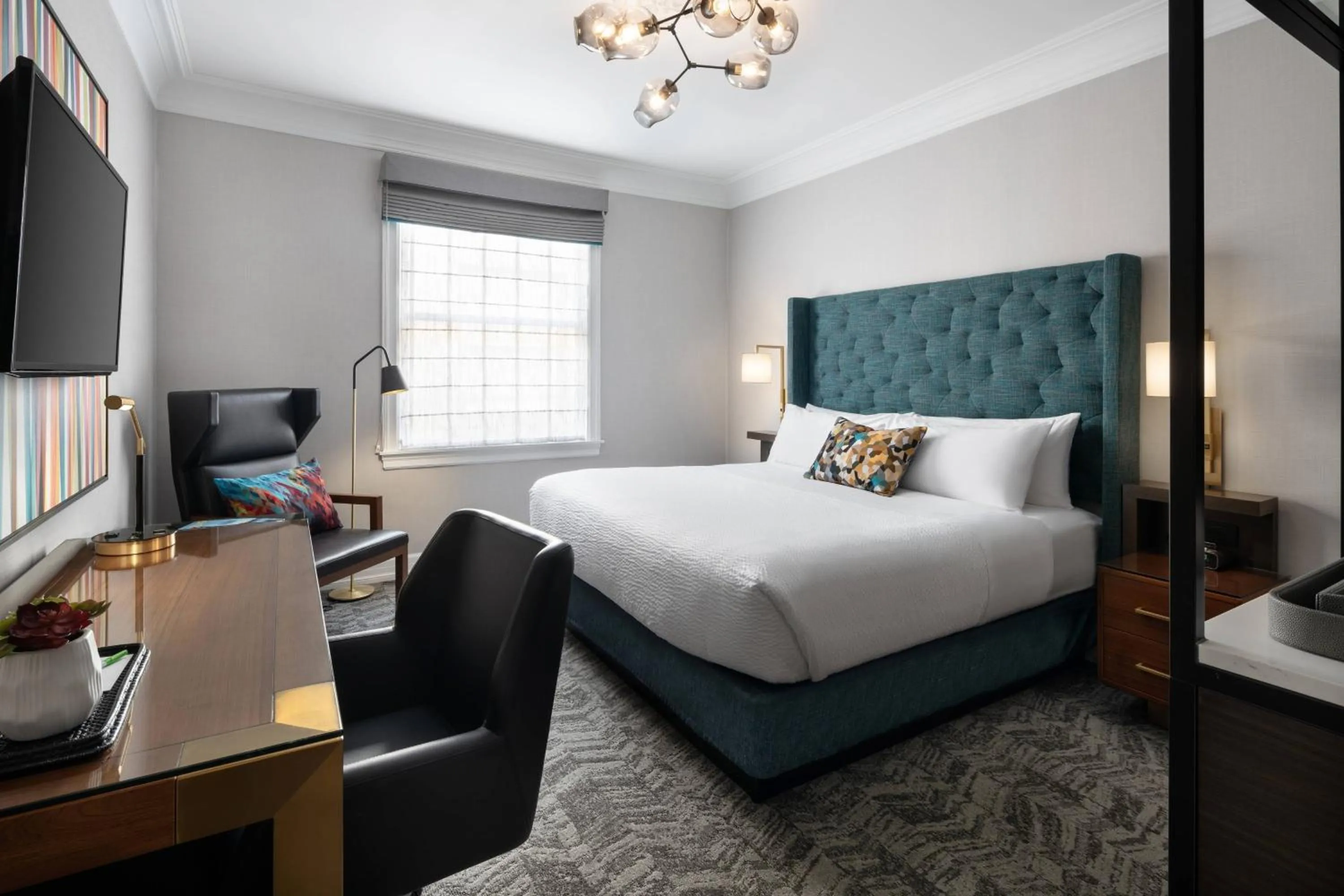 Photo of the whole room, Bed in Courtyard by Marriott San Francisco Downtown/Van Ness Ave