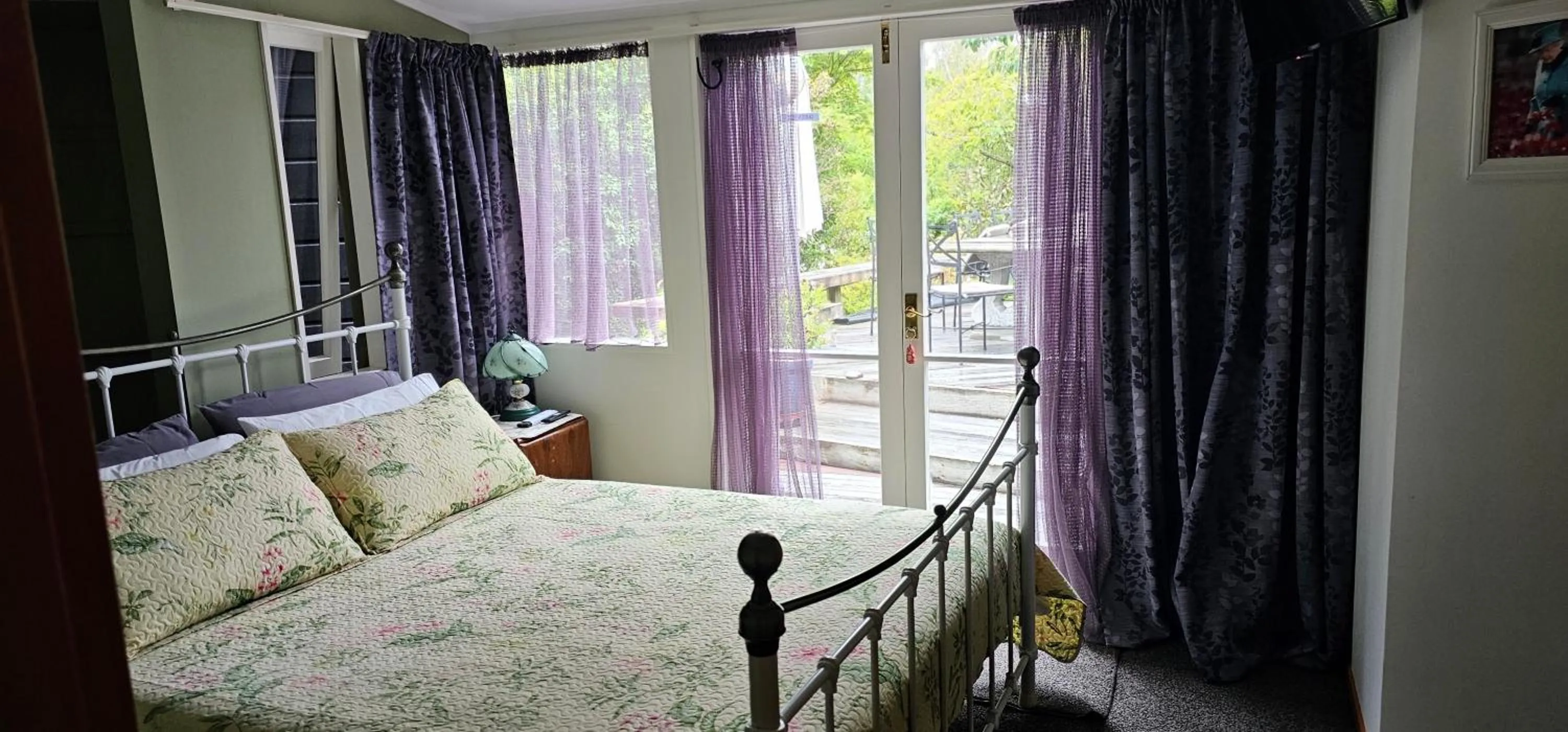 Bed in Fred&Donz Bed and Breakfast