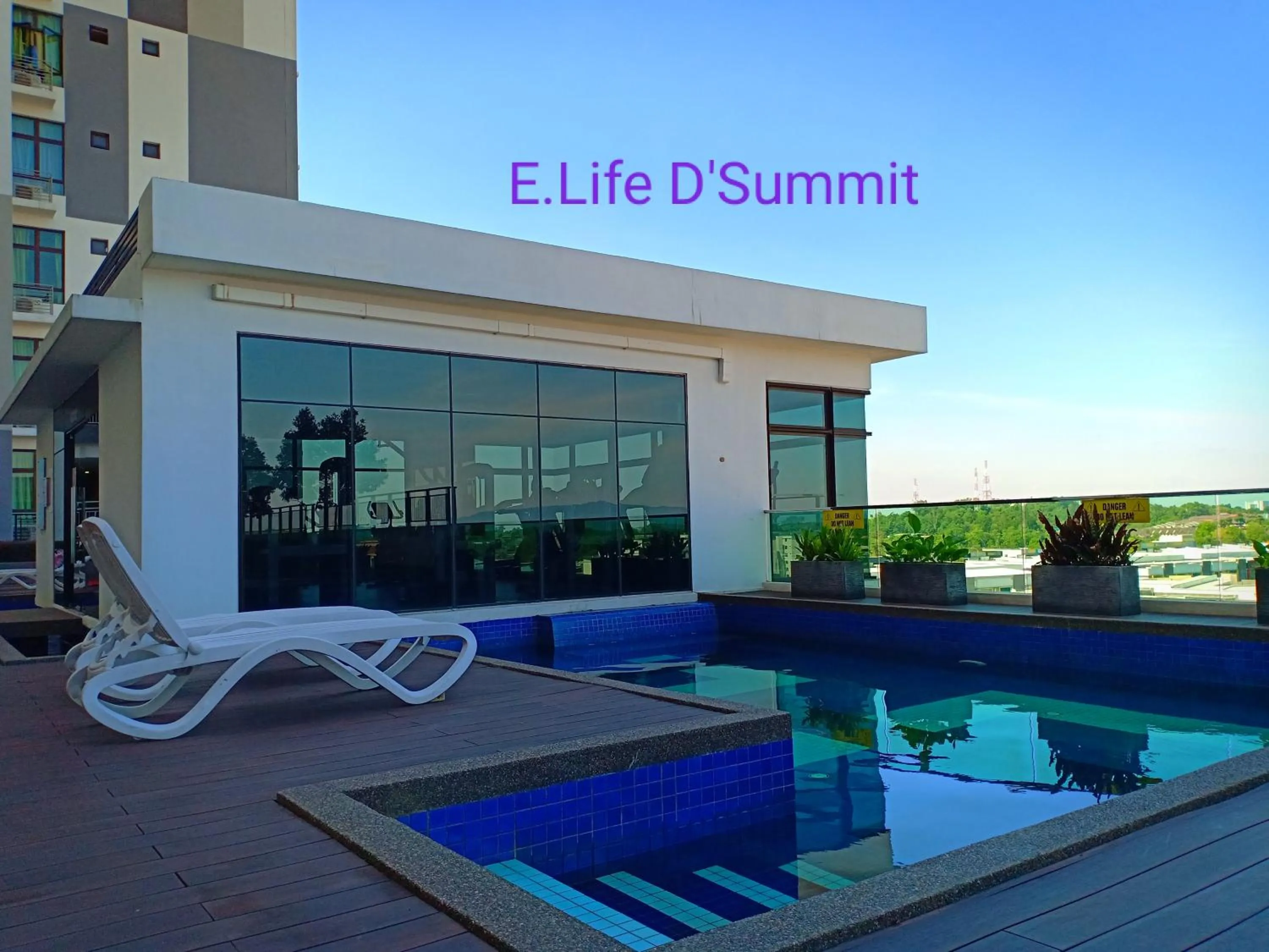 E Life D Summit Residences With Wifi & Netflix