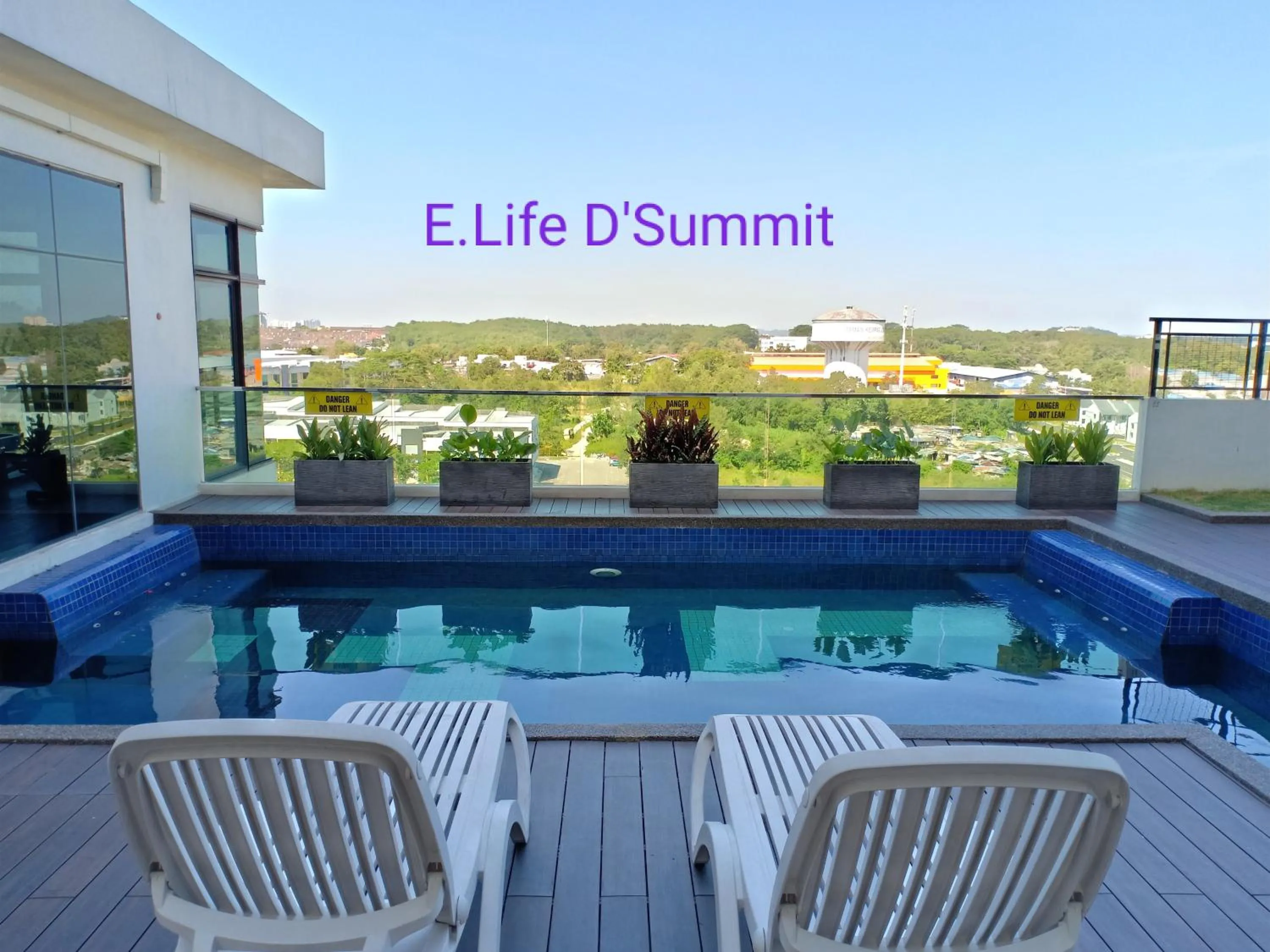E Life D Summit Residences With Wifi & Netflix