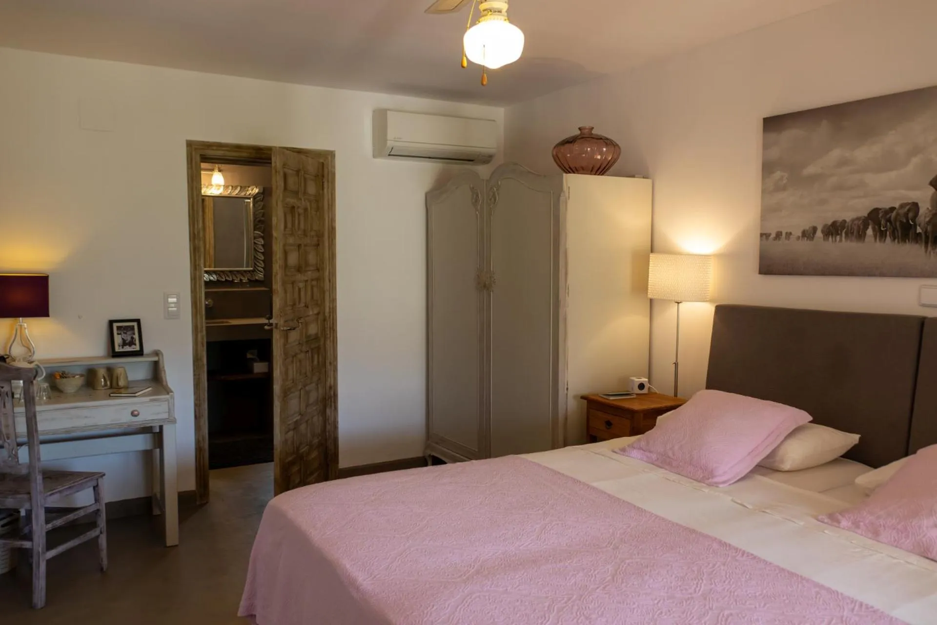Bed in Villa Foia Vella - adults only
